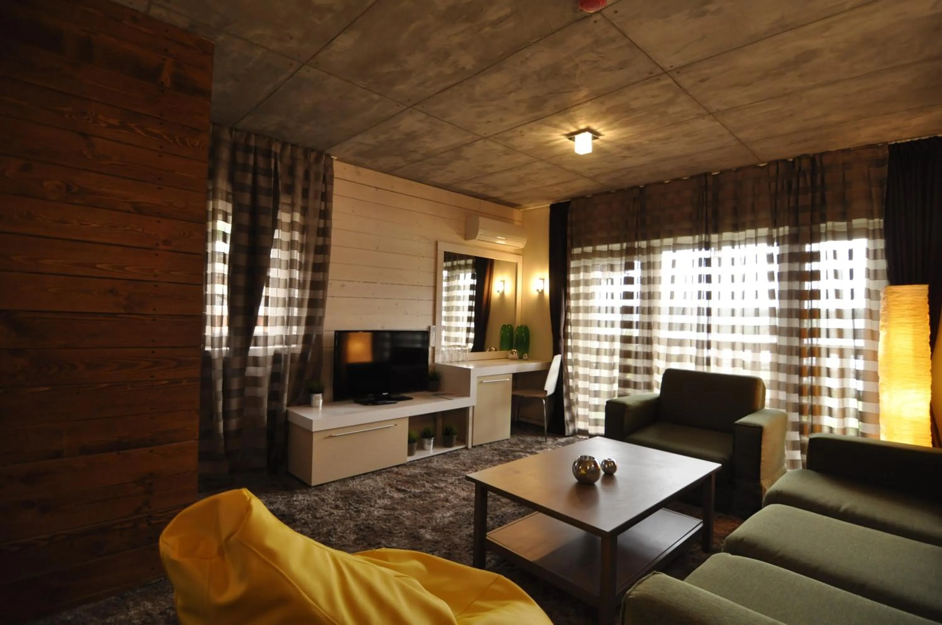 TV and multimedia in Aparthotel Seasons Glavatarski Han