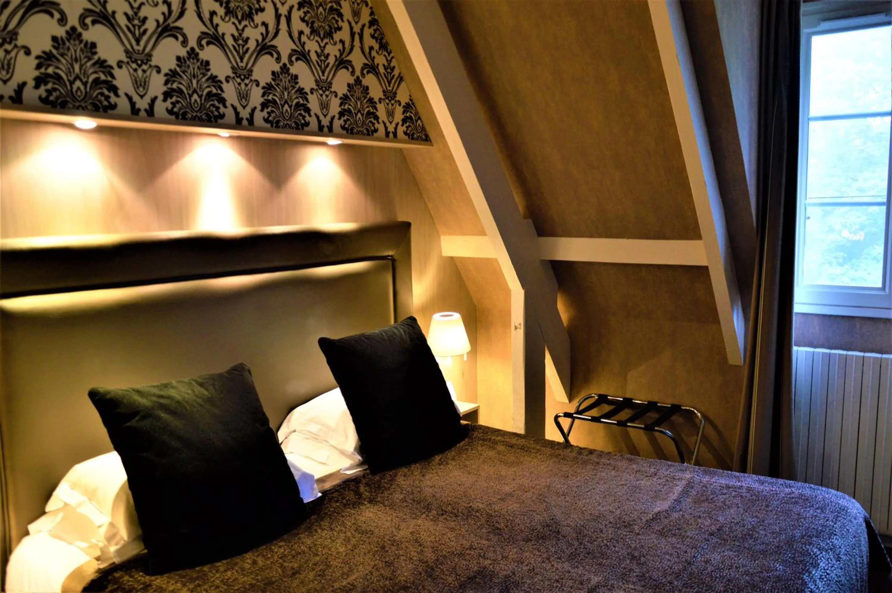 Property building, Bed in Le Manoir du Lys, The Originals Relais