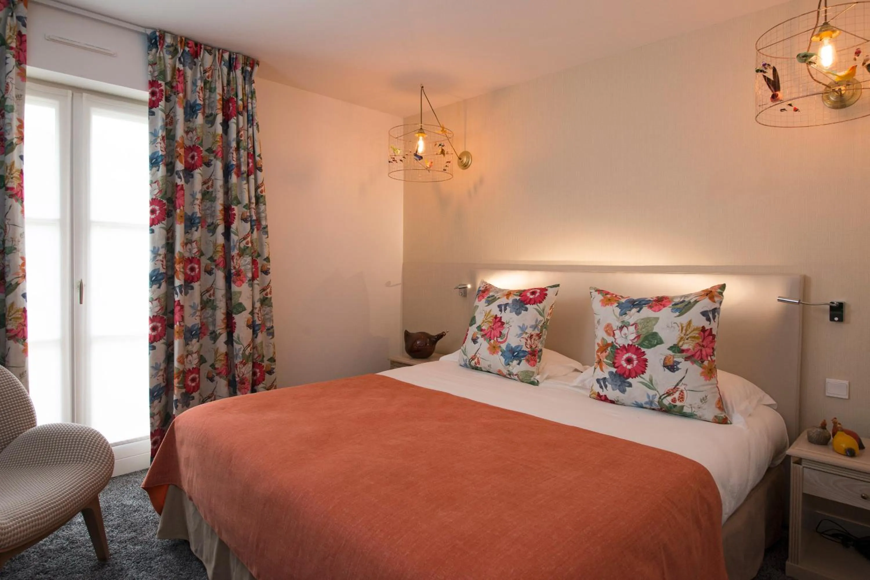 Photo of the whole room, Bed in Le Manoir du Lys, The Originals Relais