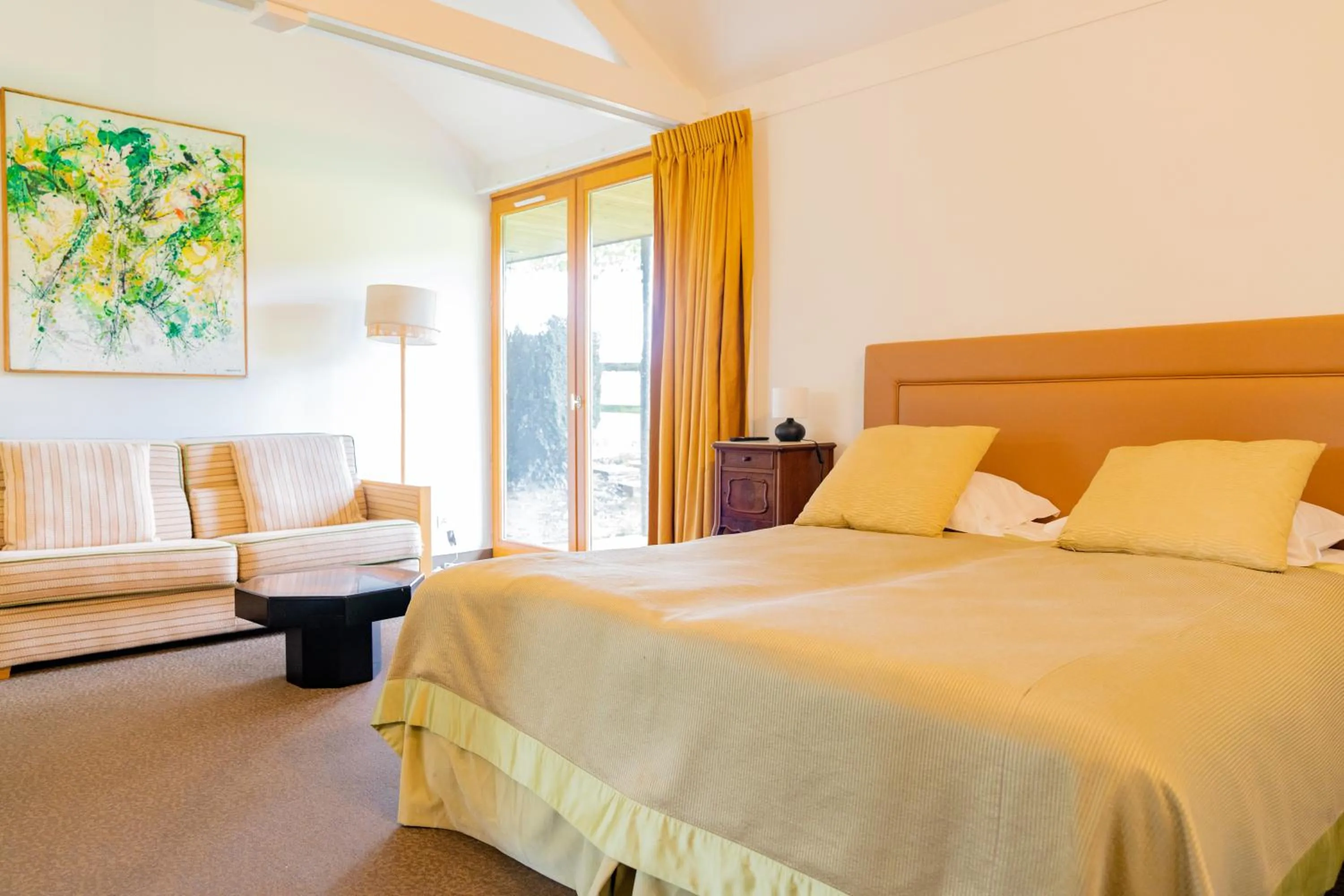 Bedroom, Bed in Le Manoir du Lys, The Originals Relais