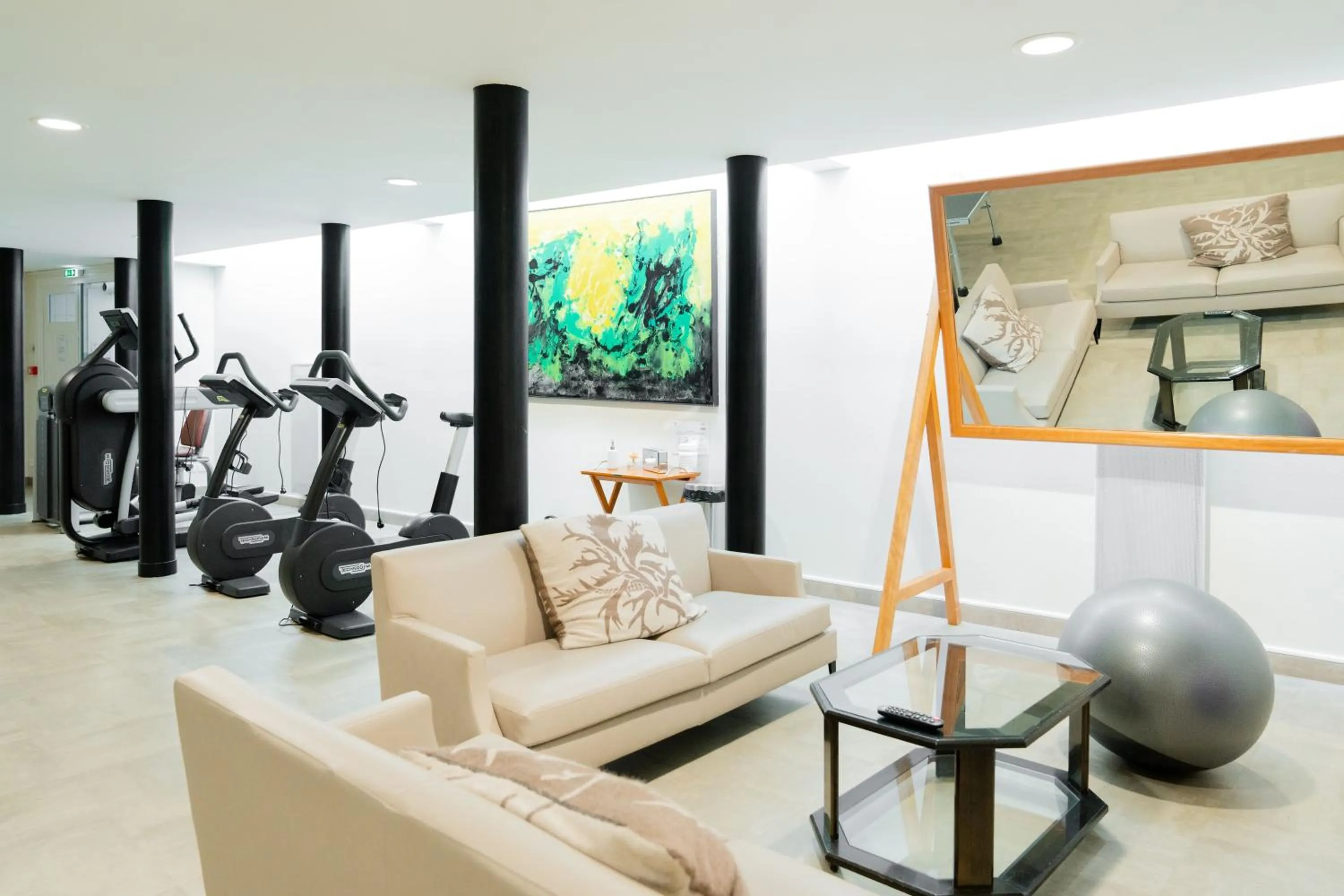 Fitness centre/facilities in Le Manoir du Lys, The Originals Relais