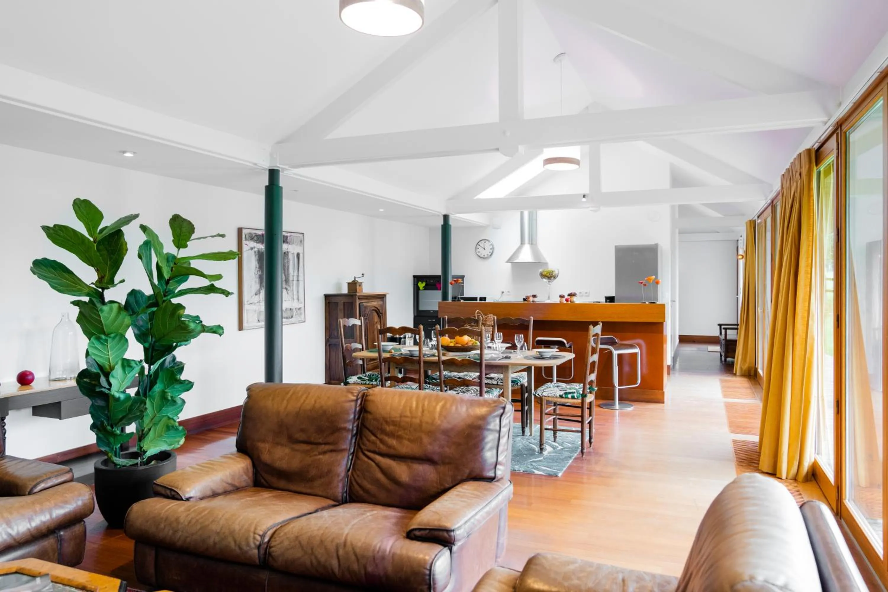 Living room in Le Manoir du Lys, The Originals Relais