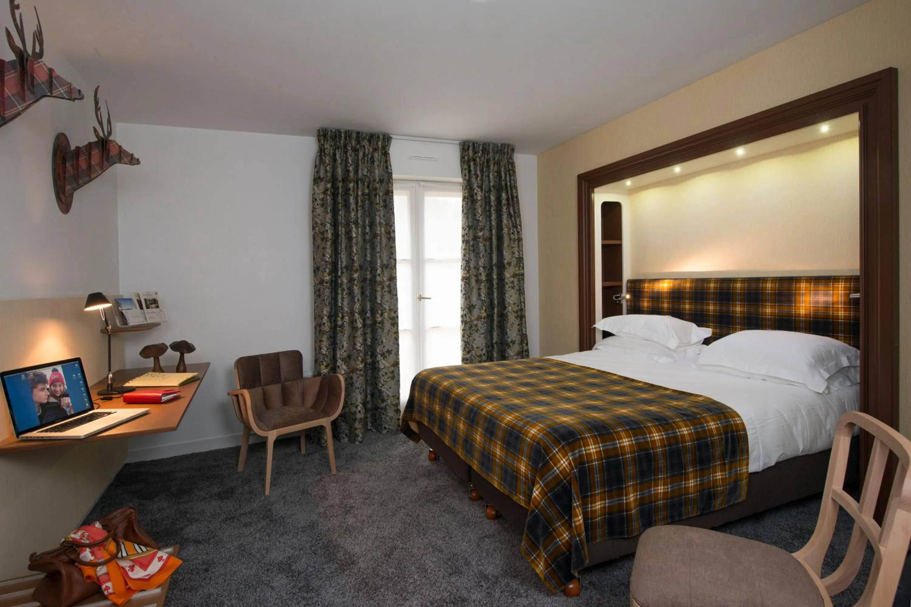 Decorative detail, Bed in Le Manoir du Lys, The Originals Relais