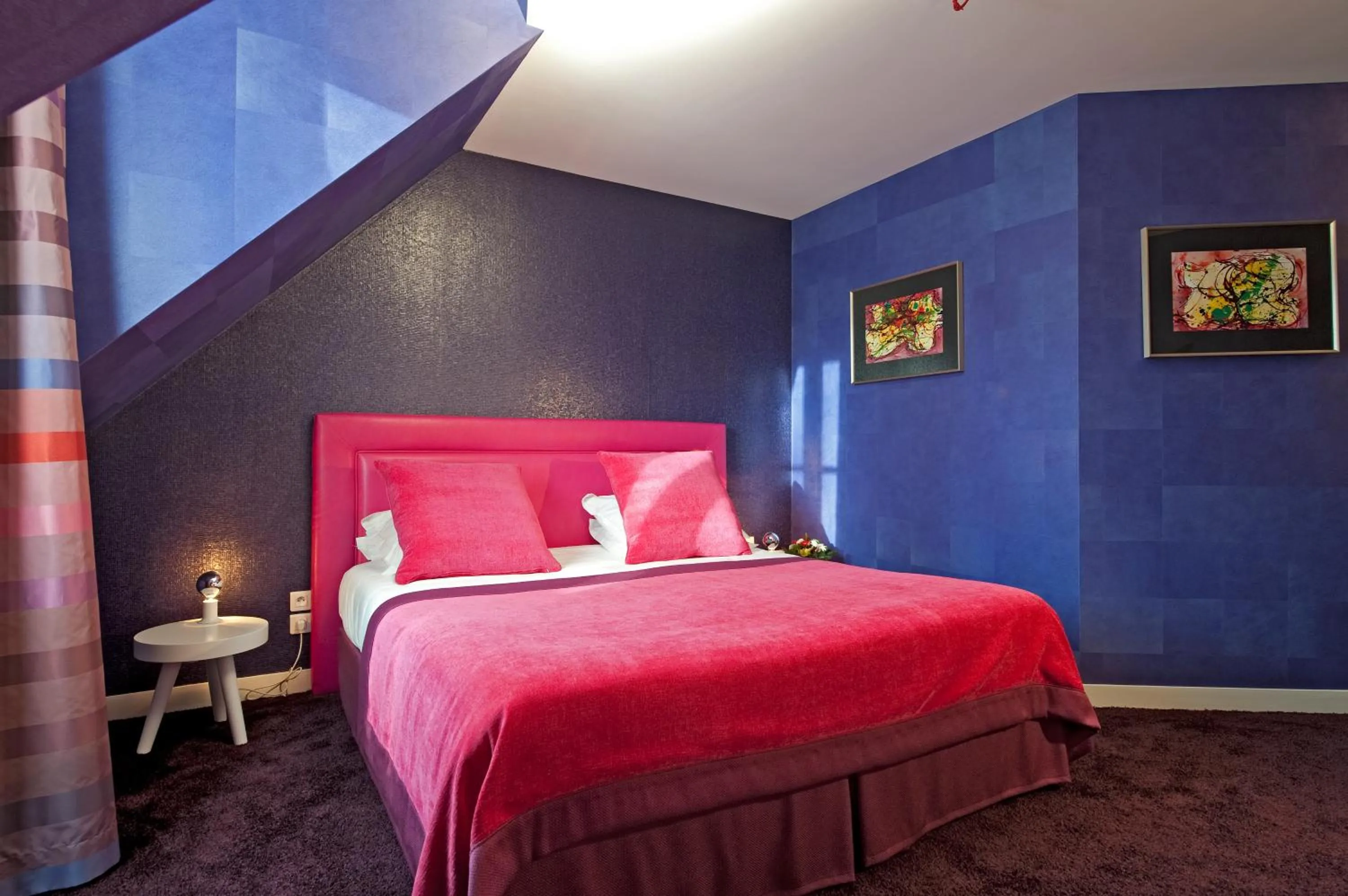 Photo of the whole room, Bed in Le Manoir du Lys, The Originals Relais