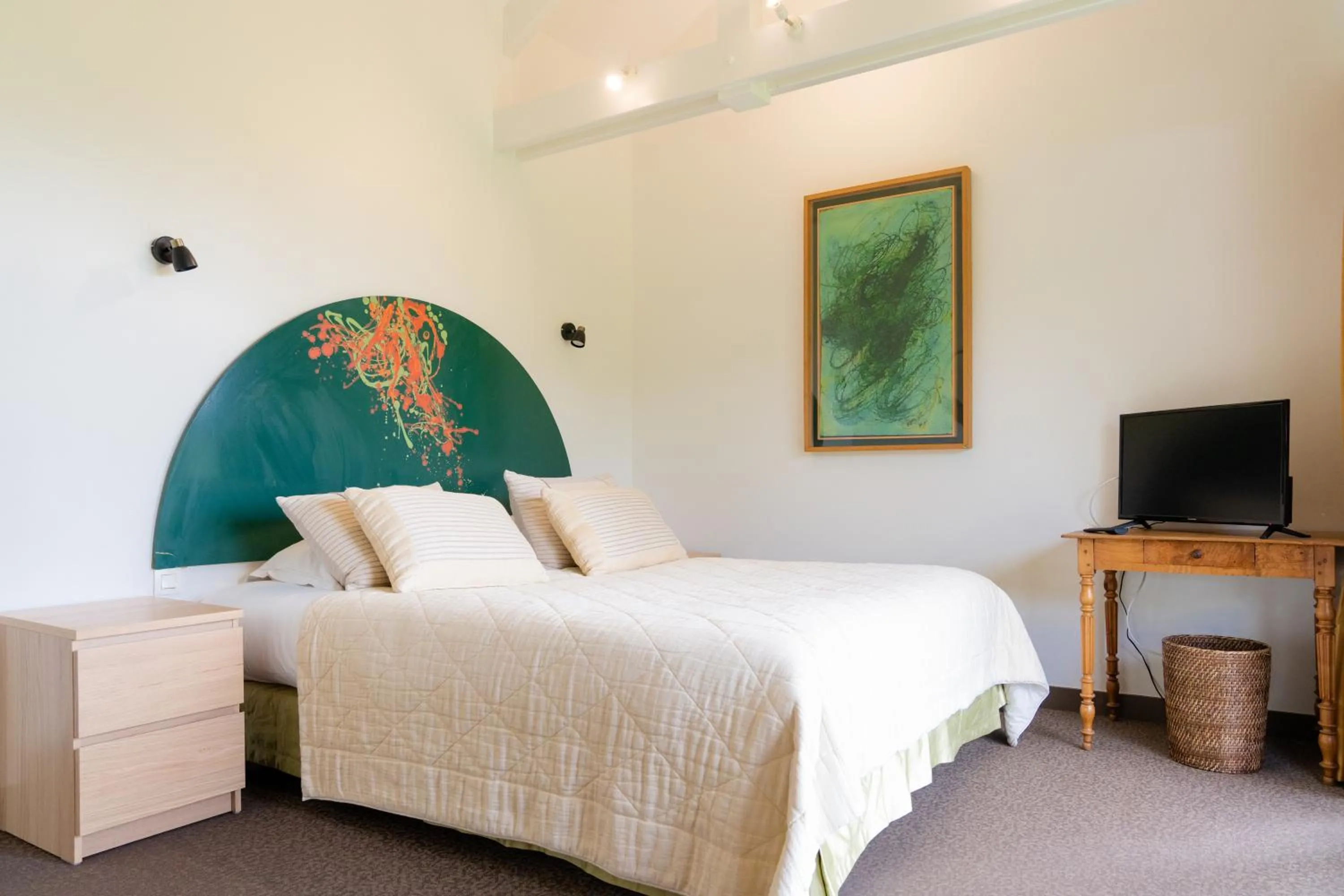 Bedroom, Bed in Le Manoir du Lys, The Originals Relais