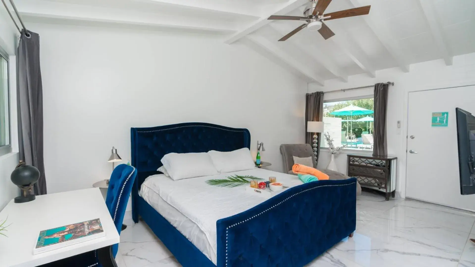 Bed in BelleVue Oasis - Adults Only Bed in BelleVue Oasis - Adults Only