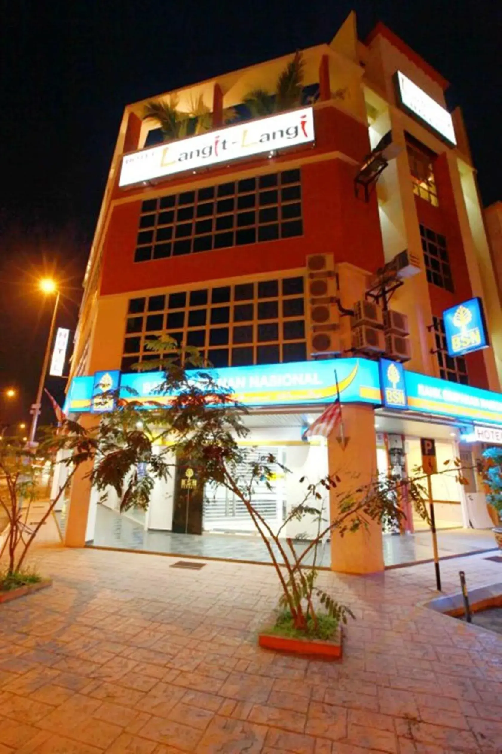 Facade/entrance in Langit Langi Hotel @ KLIA/KLIA2 Facade/entrance in Langit Langi Hotel @ KLIA/KLIA2