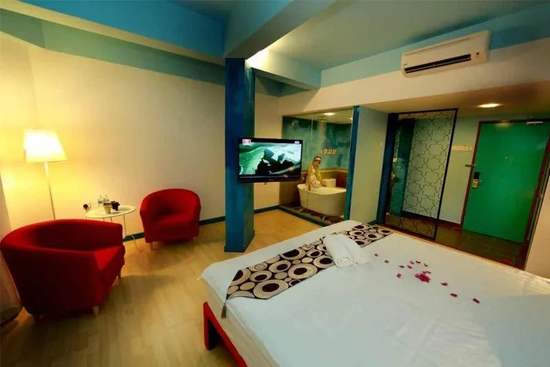 Photo of the whole room, Bed in Langit Langi Hotel @ KLIA/KLIA2