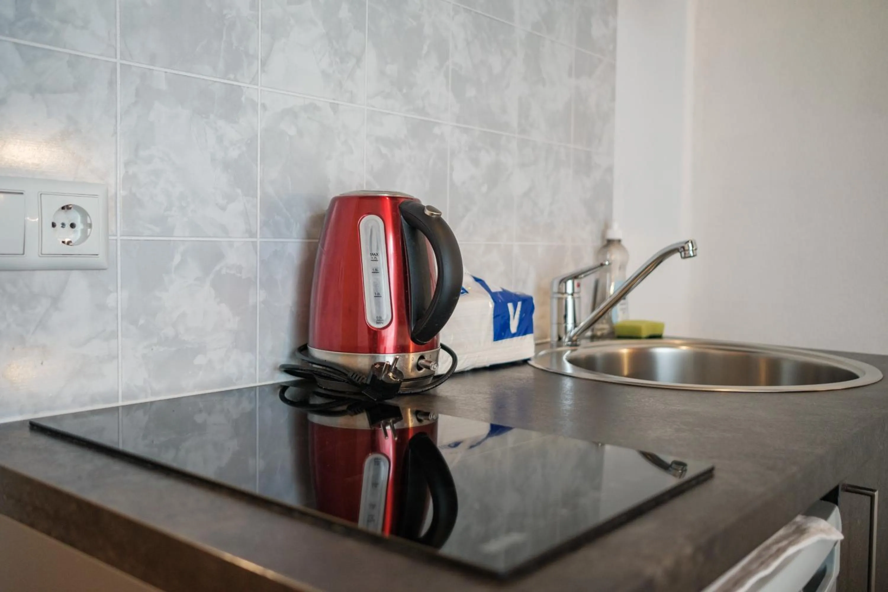 Coffee/tea facilities in Filosoofi 1 Studio Apartments