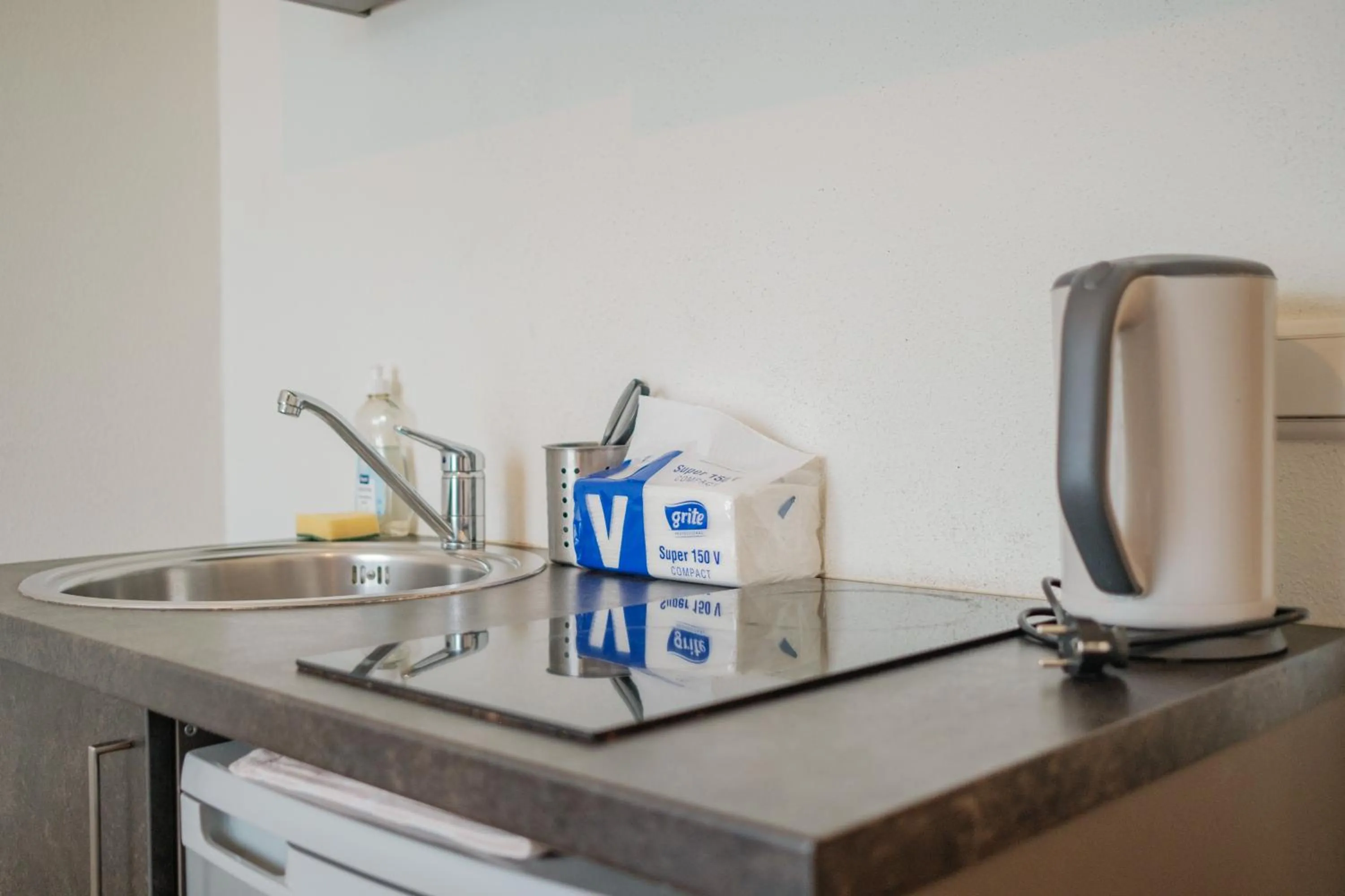 Kitchen or kitchenette in Filosoofi 1 Studio Apartments
