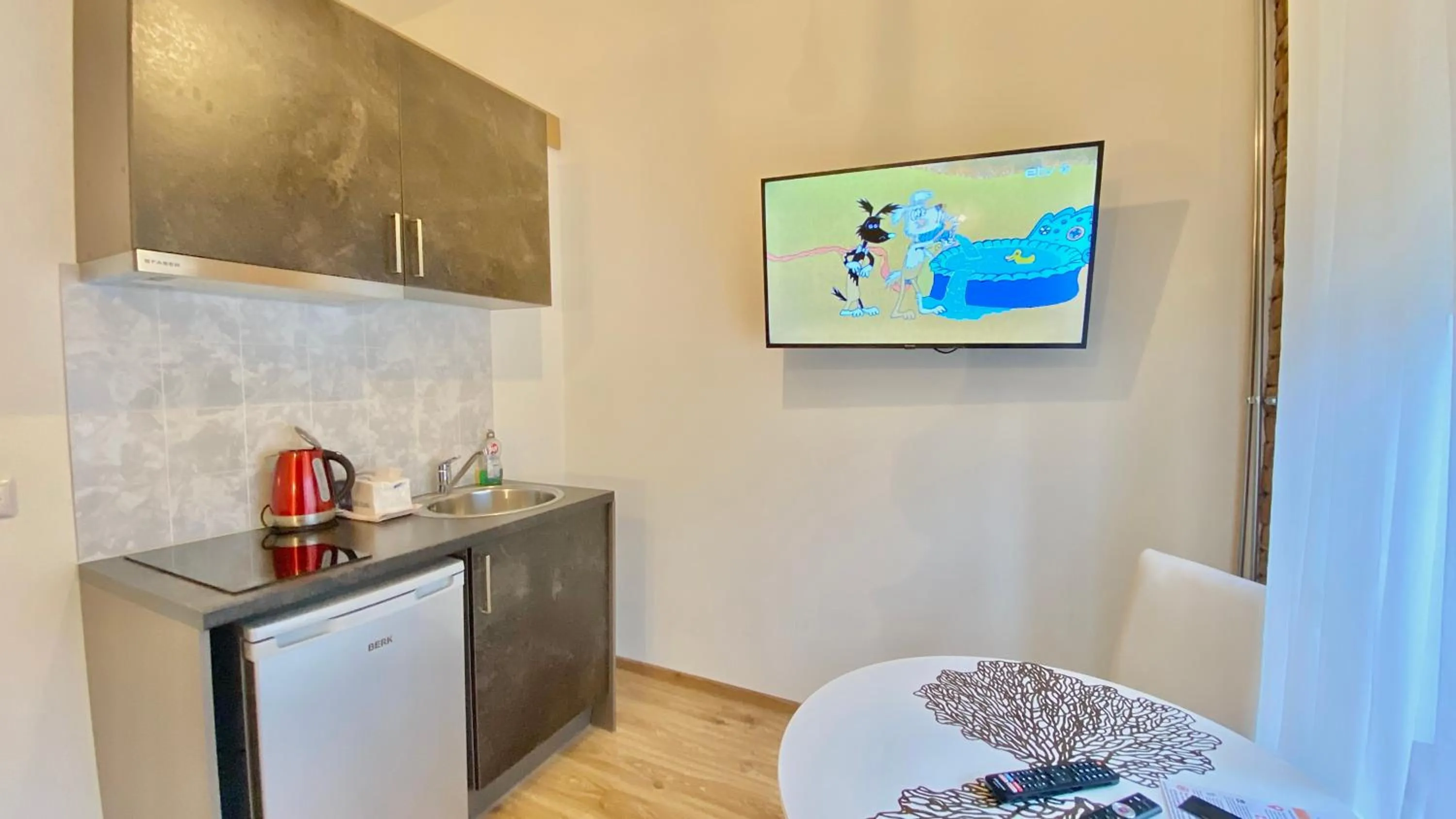 Kitchen or kitchenette in Filosoofi 1 Studio Apartments