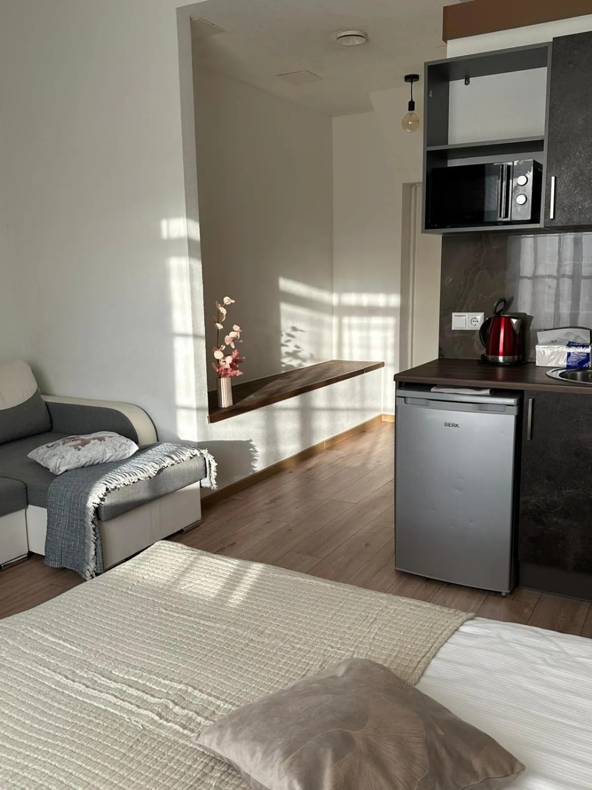 Kitchen or kitchenette, Bed in Filosoofi 1 Studio Apartments