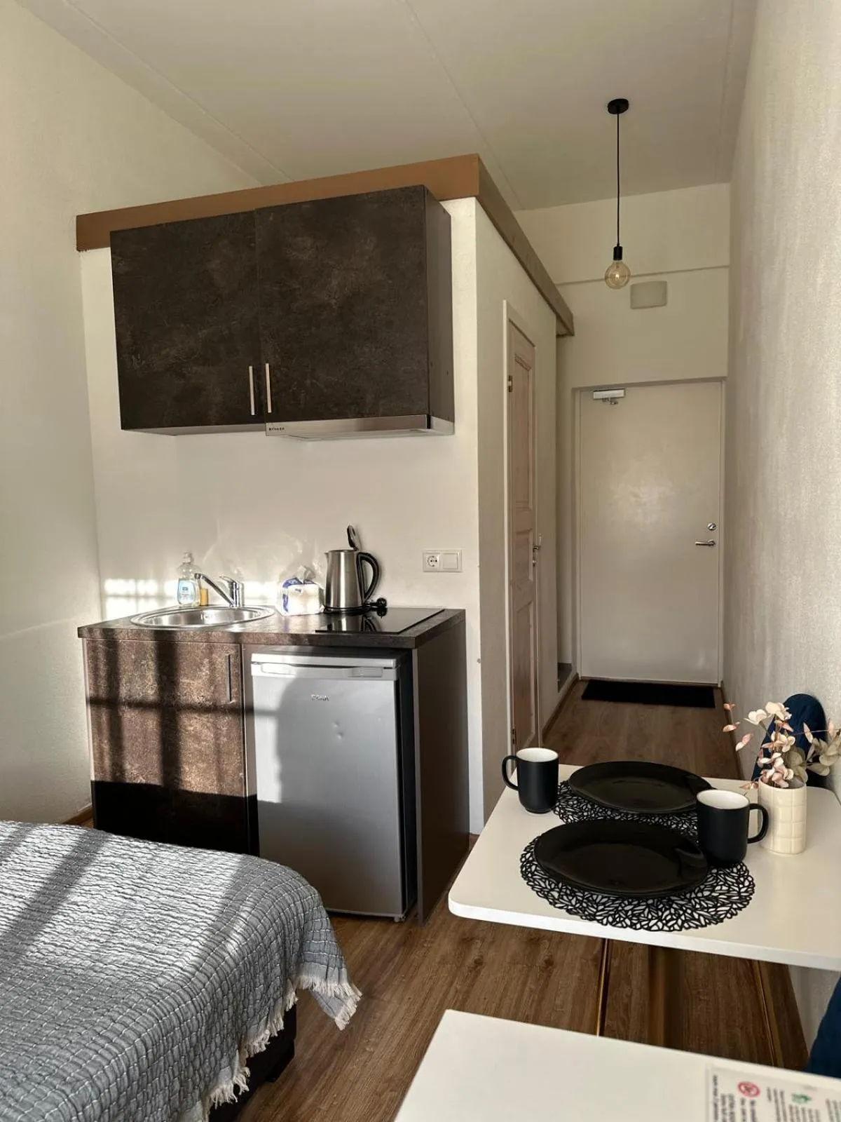 Kitchen or kitchenette, Bed in Filosoofi 1 Studio Apartments