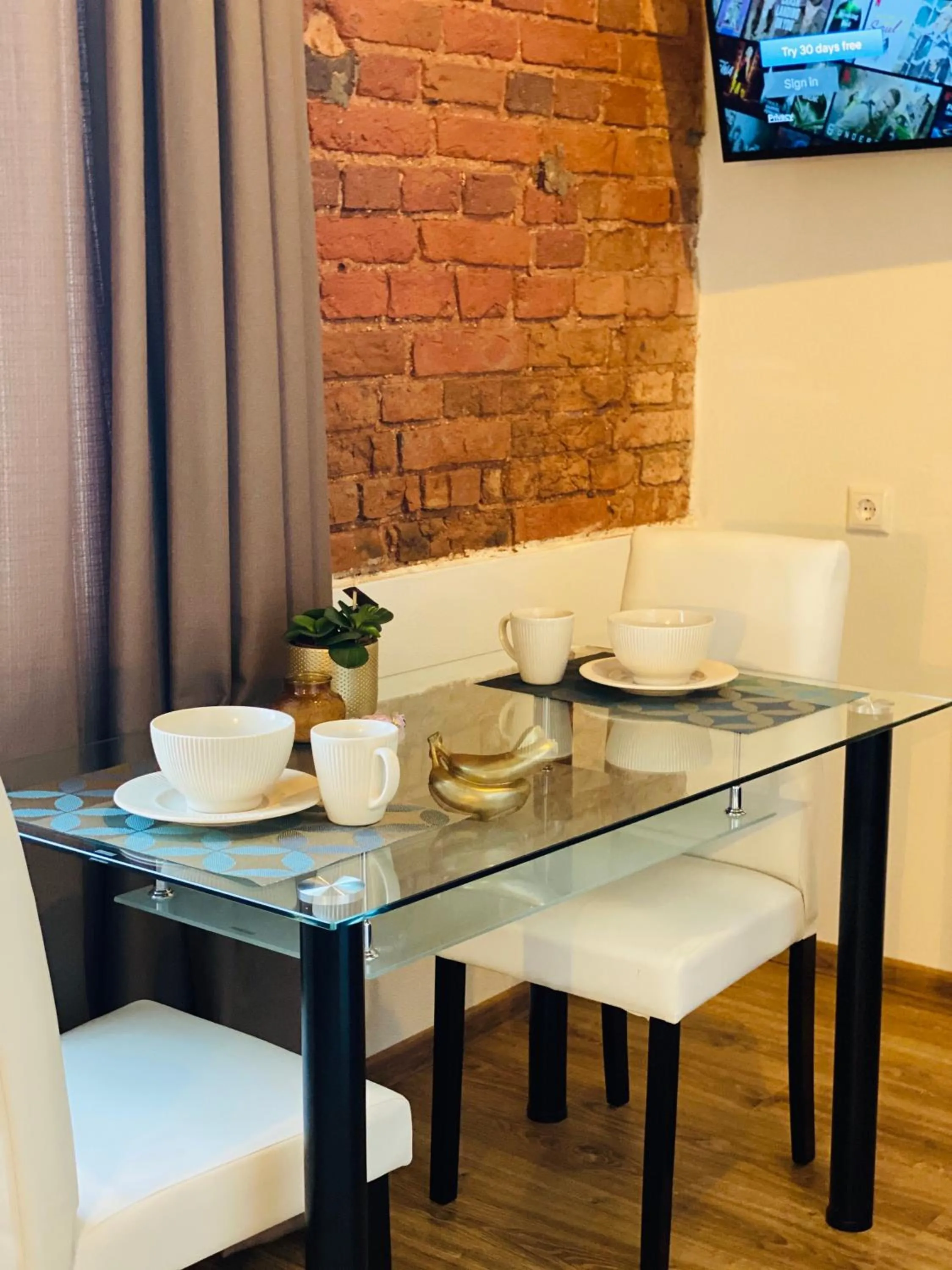 Dining area in Filosoofi 1 Studio Apartments