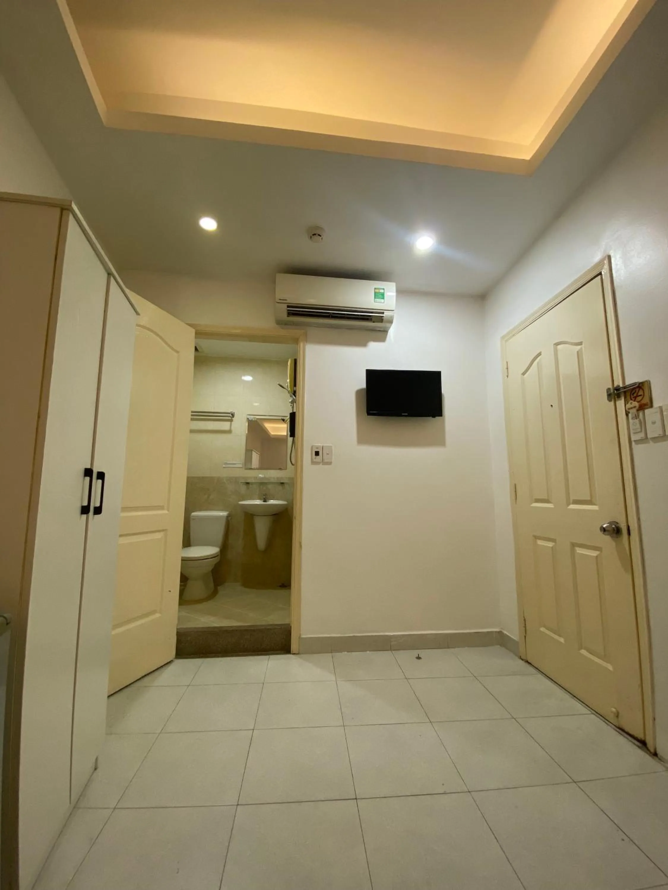 Toilet in Violet Star Hotel and Spa