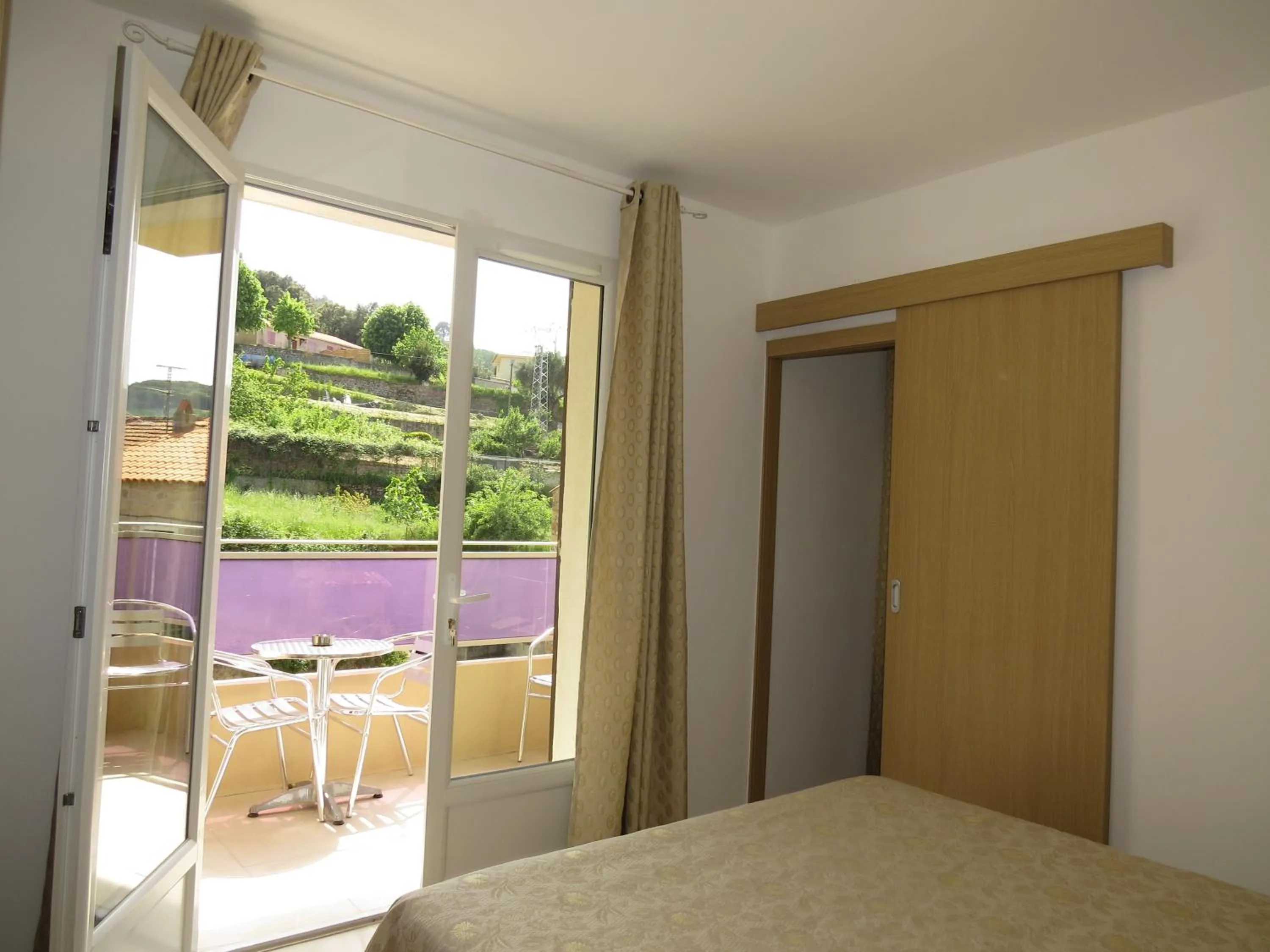 Bedroom, Bed in Hôtel Mare E Monti