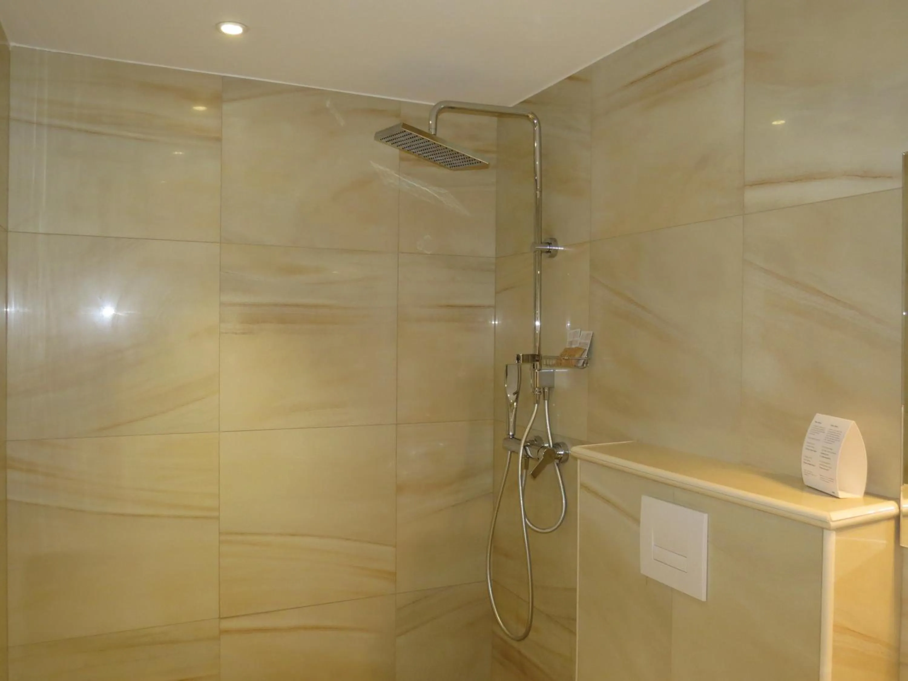 Bathroom in Hôtel Mare E Monti