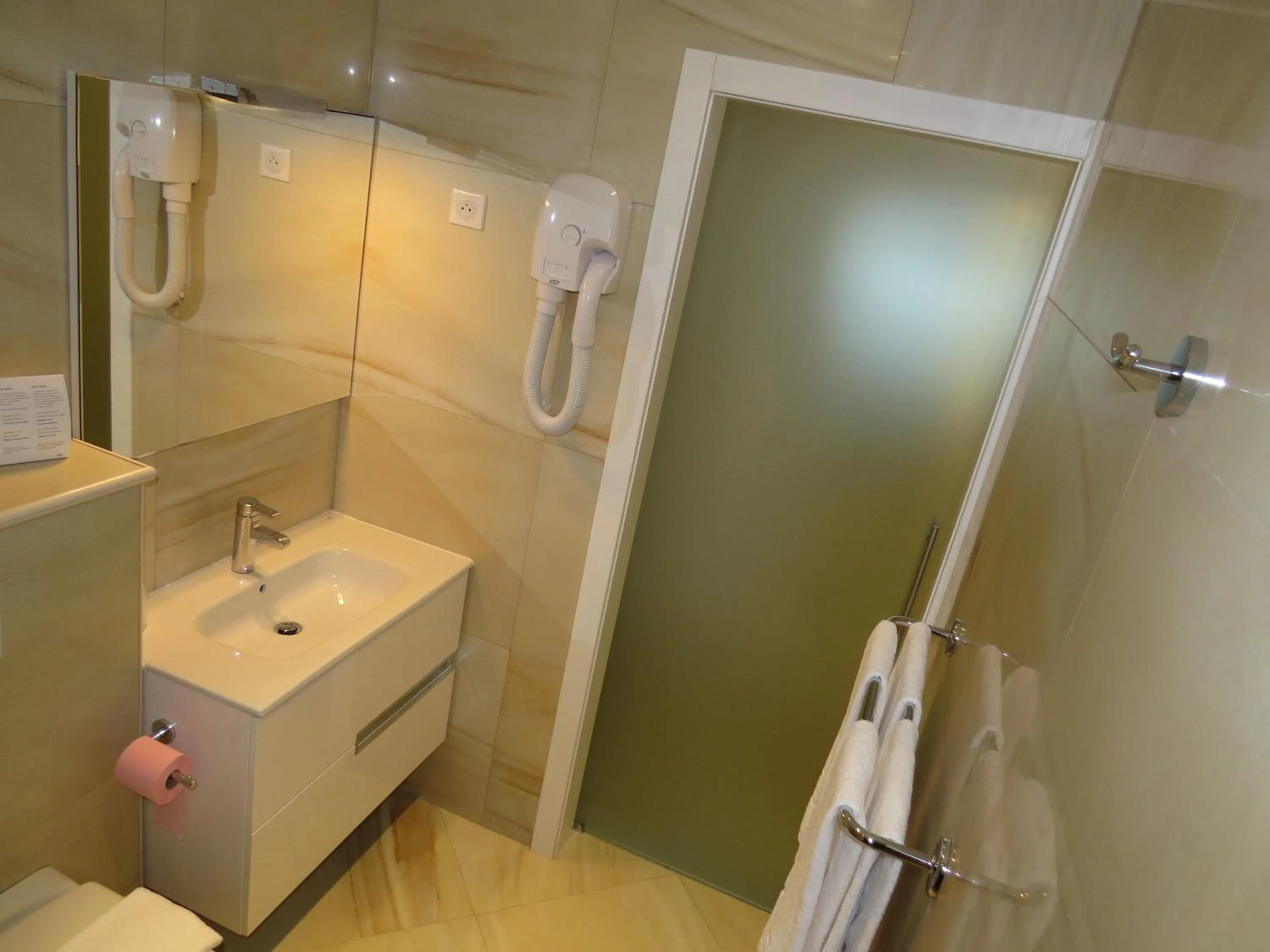 Bathroom in Hôtel Mare E Monti