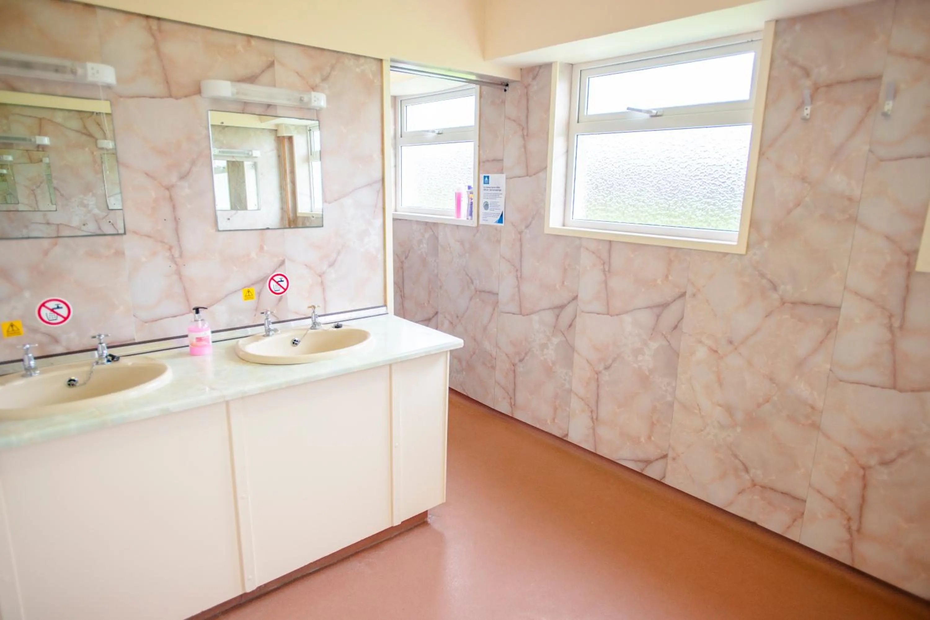 Bathroom in Kirkwall Youth Hostel