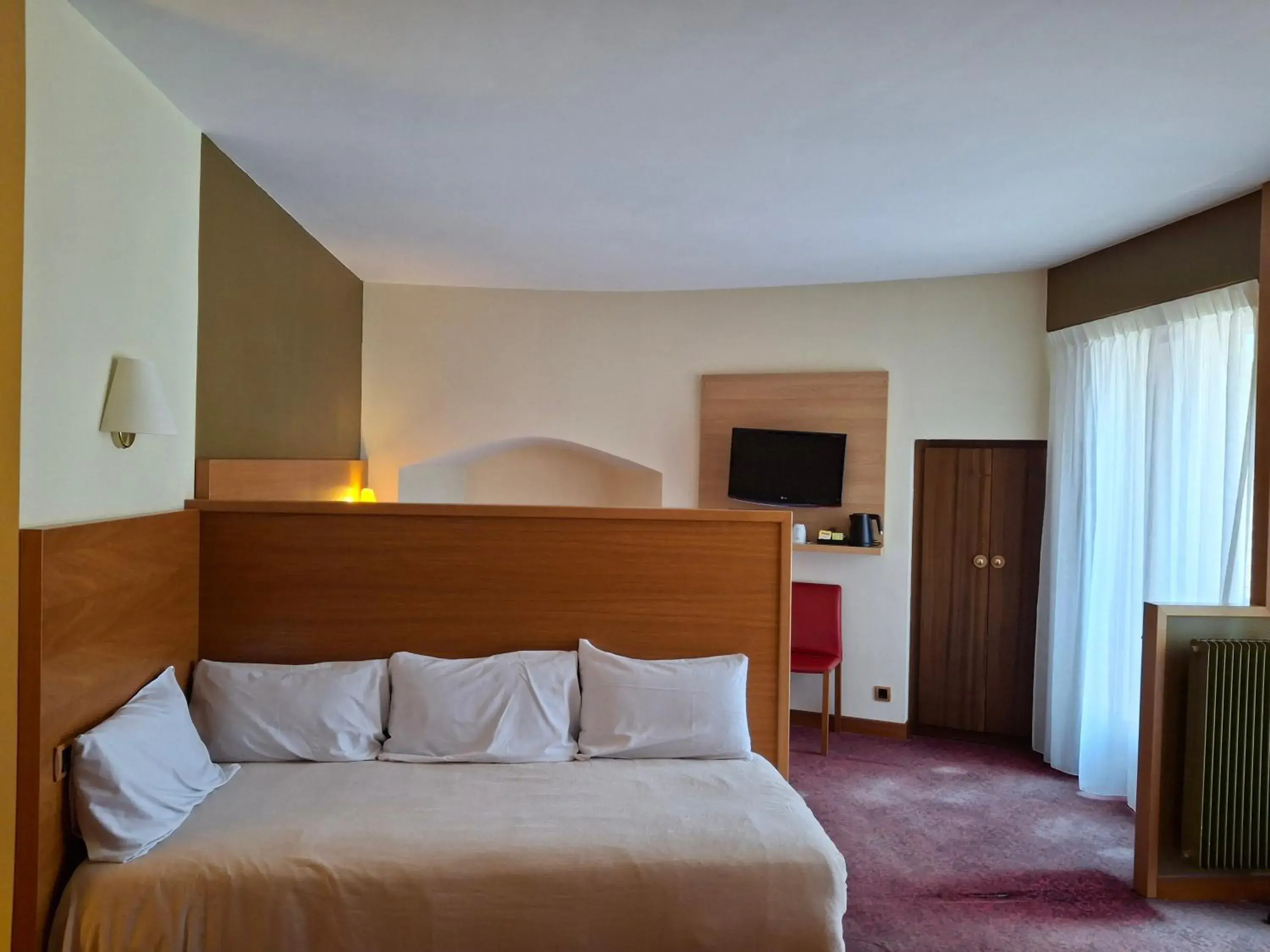 TV and multimedia, Bed in Hôtel Tour Maje TV and multimedia, Bed in Hôtel Tour Maje