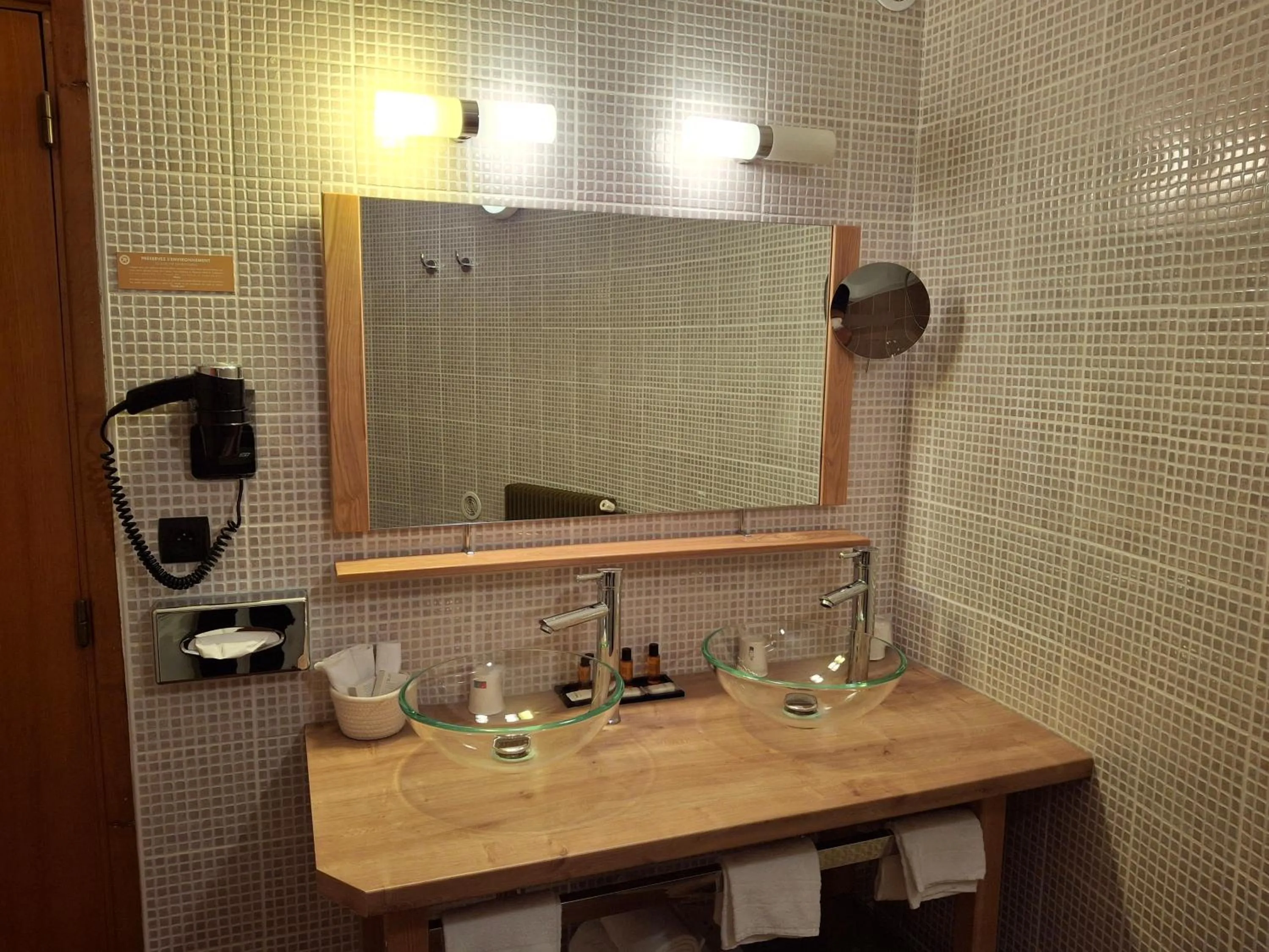 Bathroom in Hôtel Tour Maje