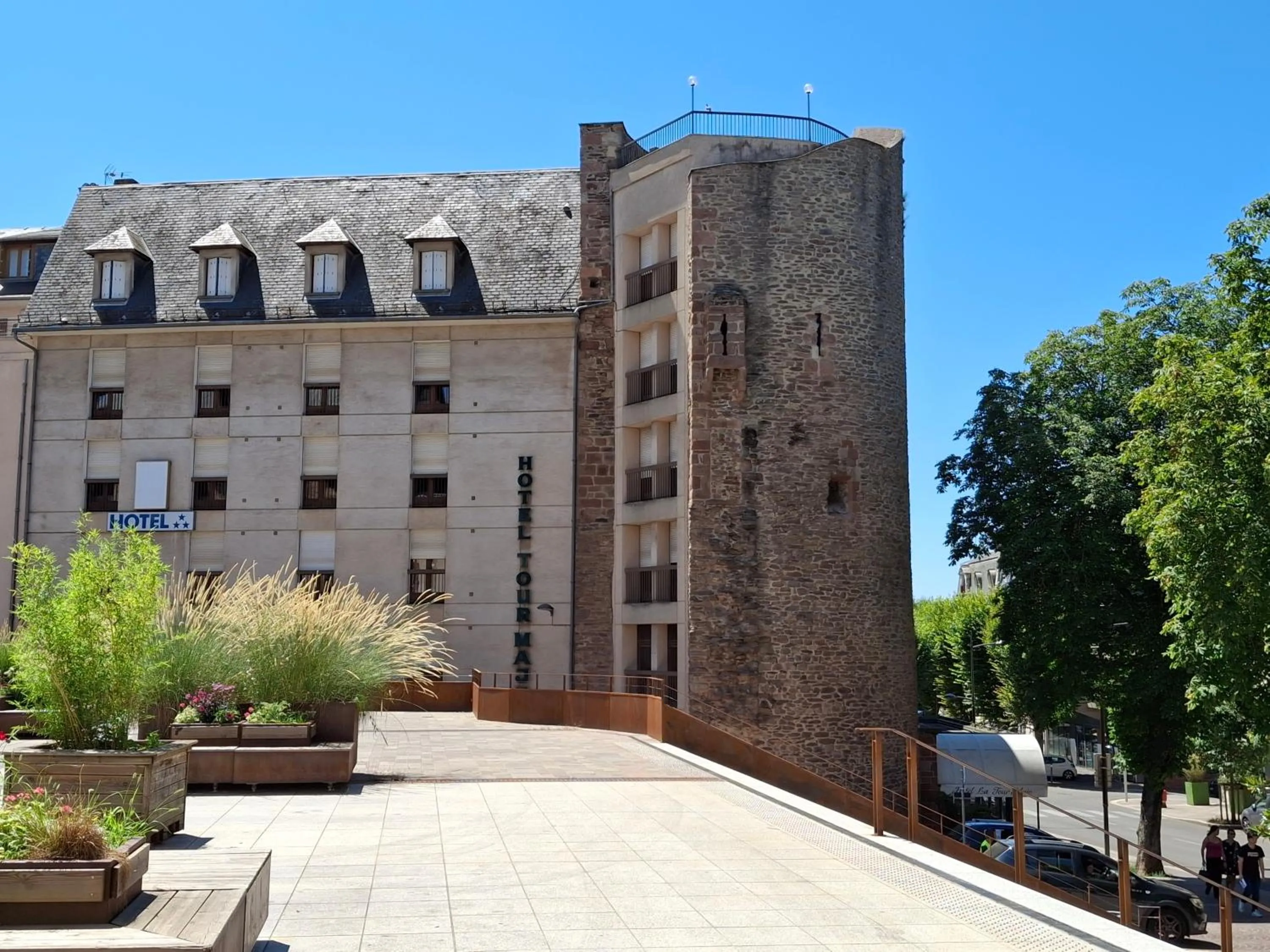 Property building in Hôtel Tour Maje