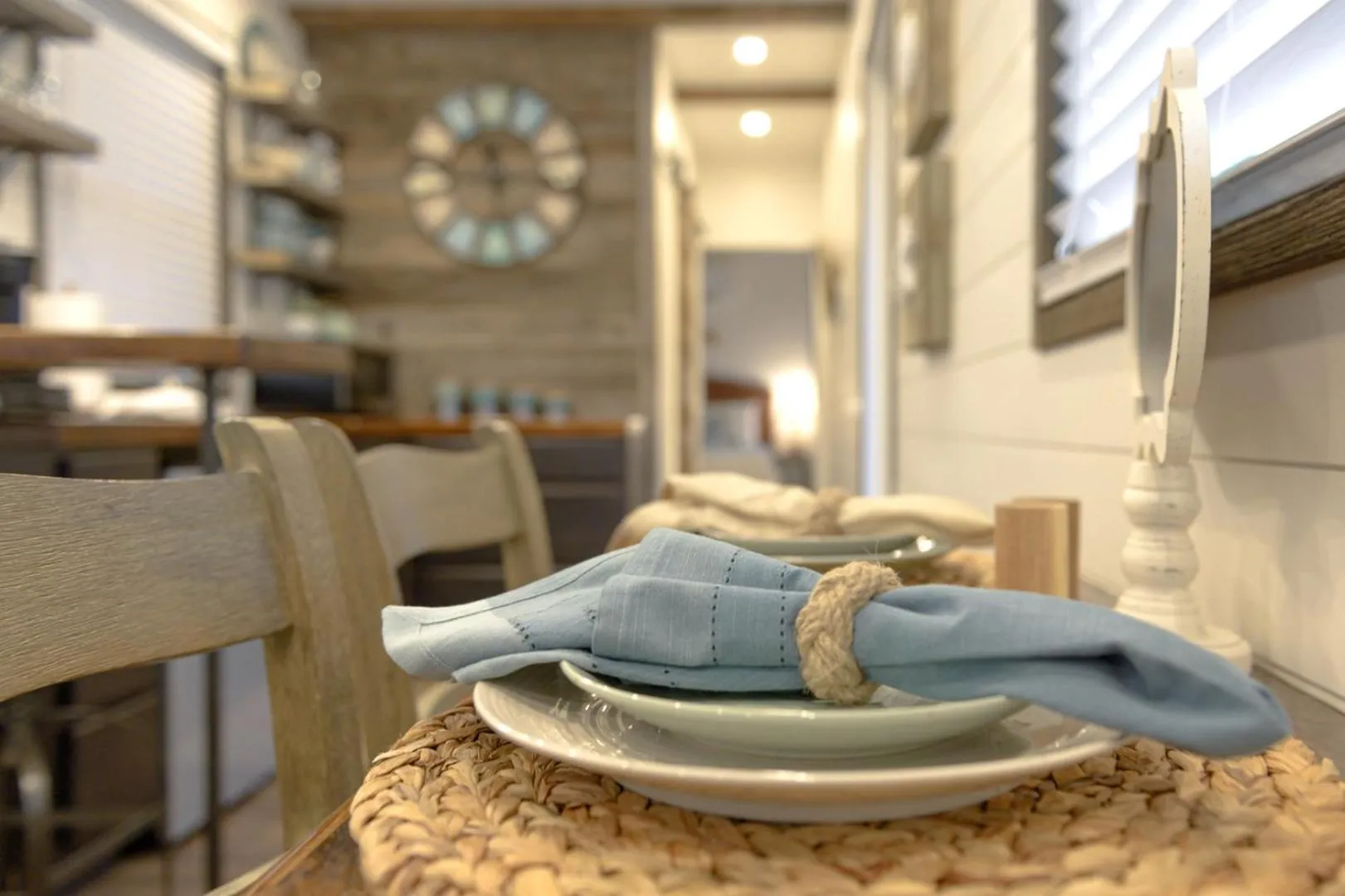 The Shoreline Container Home 12 min to Magnolia Silos and Baylor