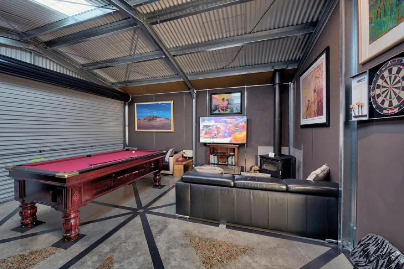 Billiard in Containment Accommodation