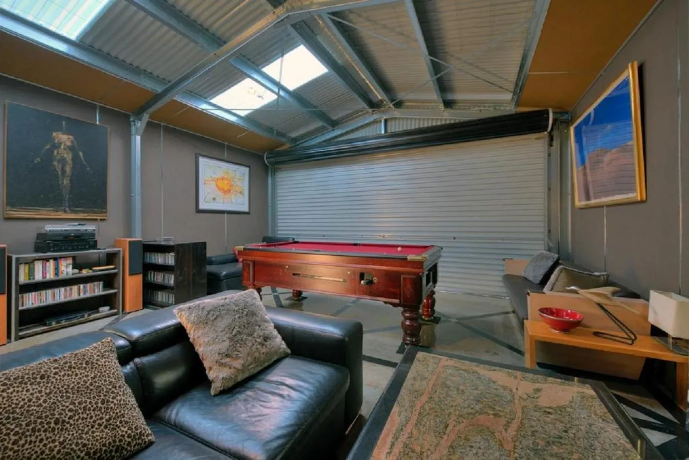 Billiard in Containment Accommodation