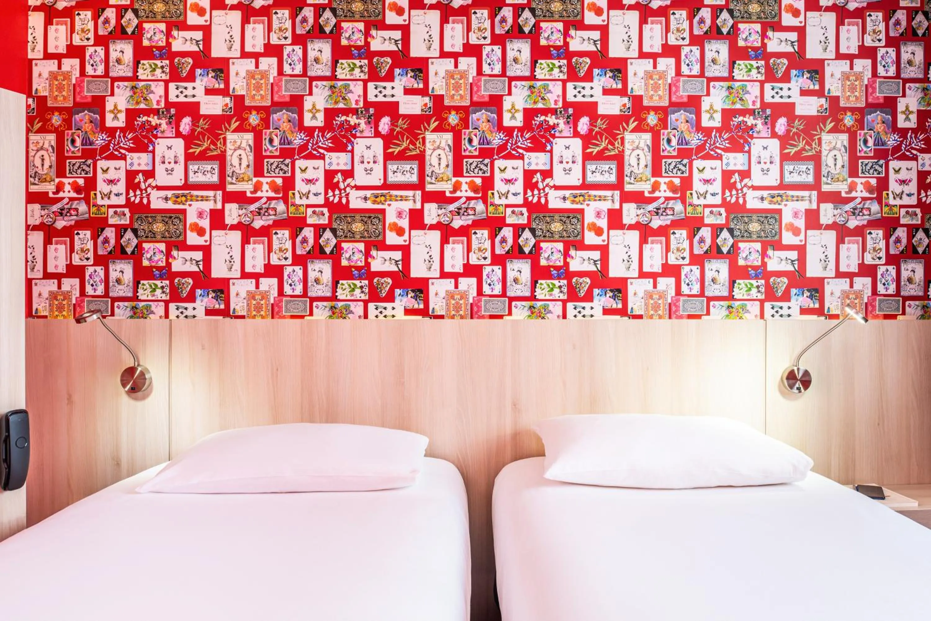 Bed in Ibis Styles Reims Centre