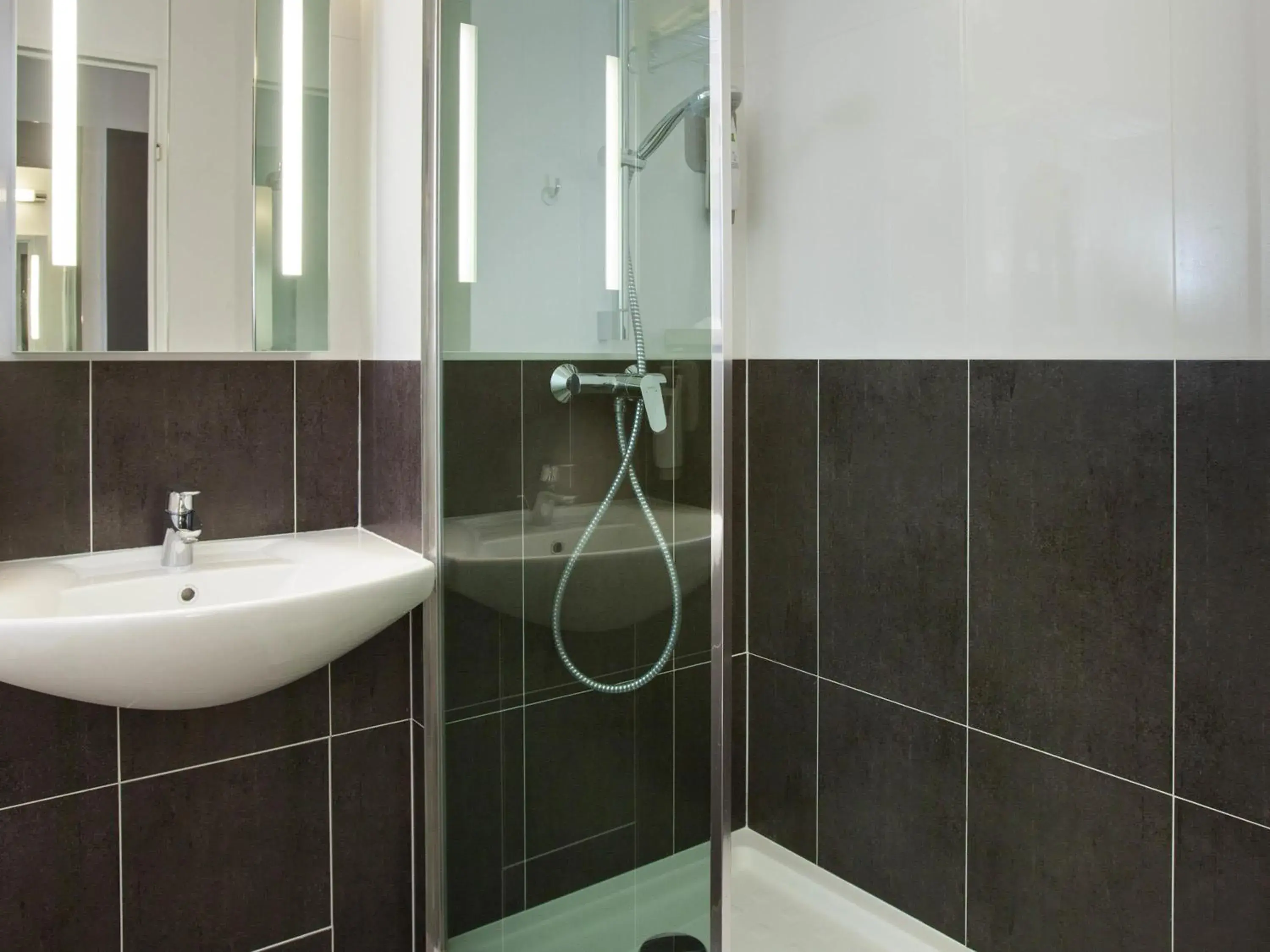 Bedroom in Ibis Styles Reims Centre Bedroom in Ibis Styles Reims Centre