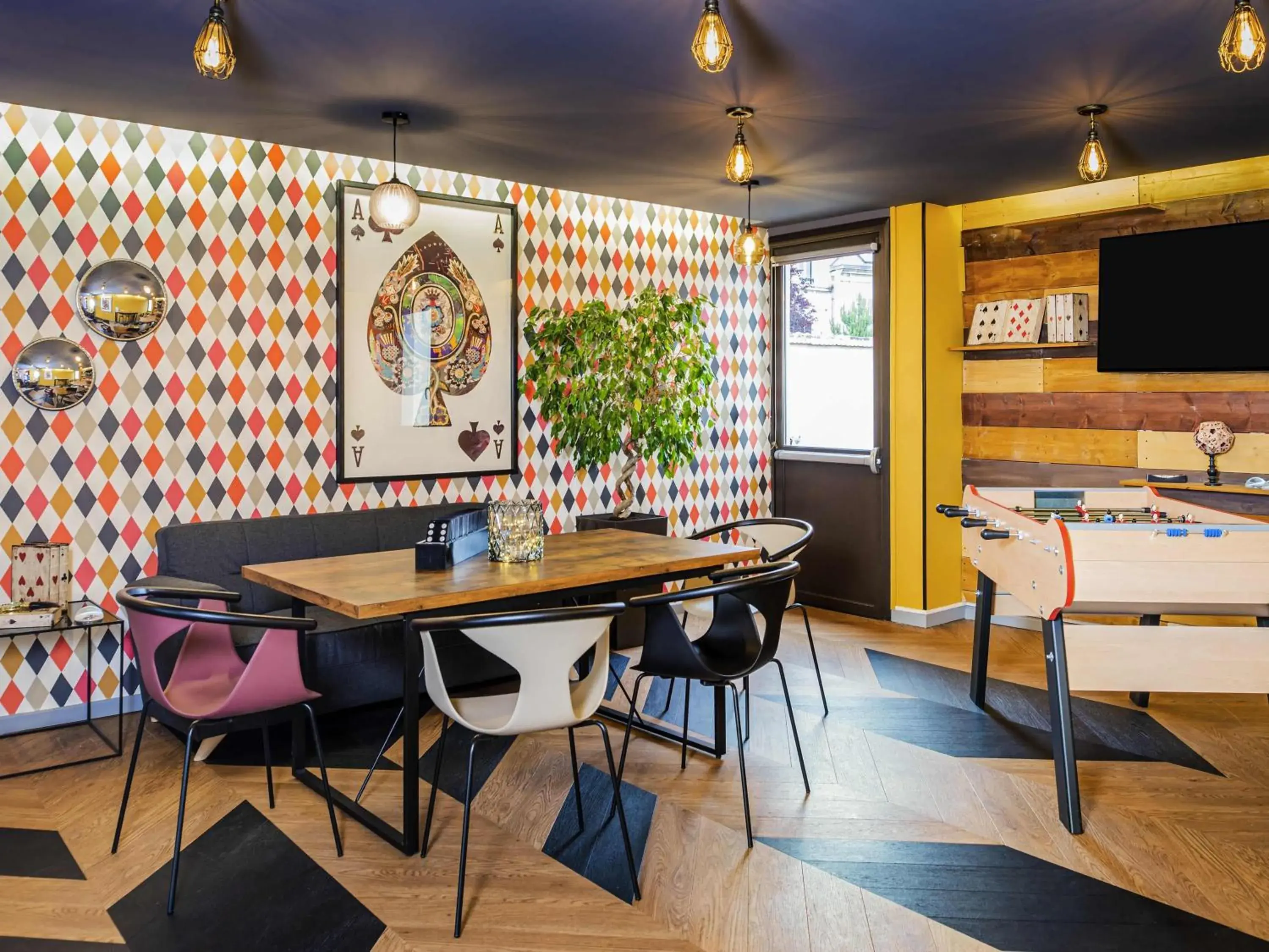 Lounge or bar in Ibis Styles Reims Centre Lounge or bar in Ibis Styles Reims Centre