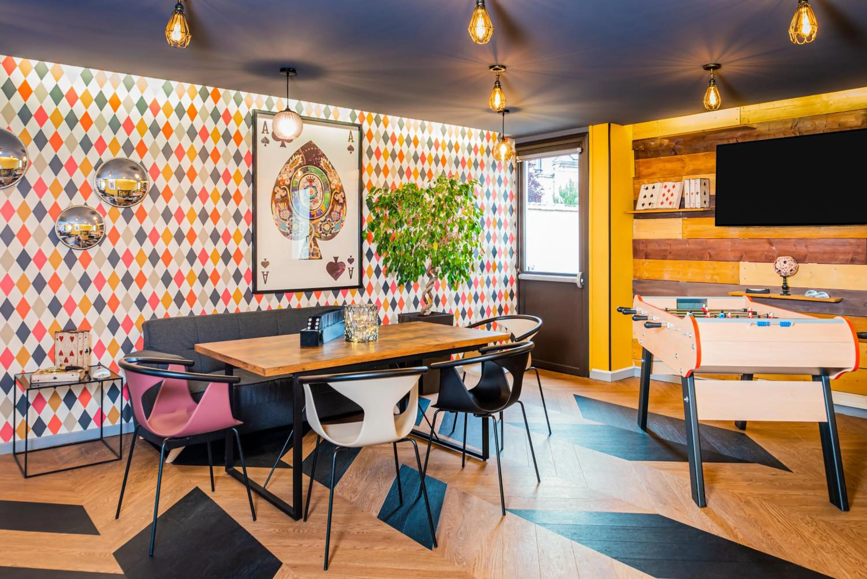 Staff in Ibis Styles Reims Centre