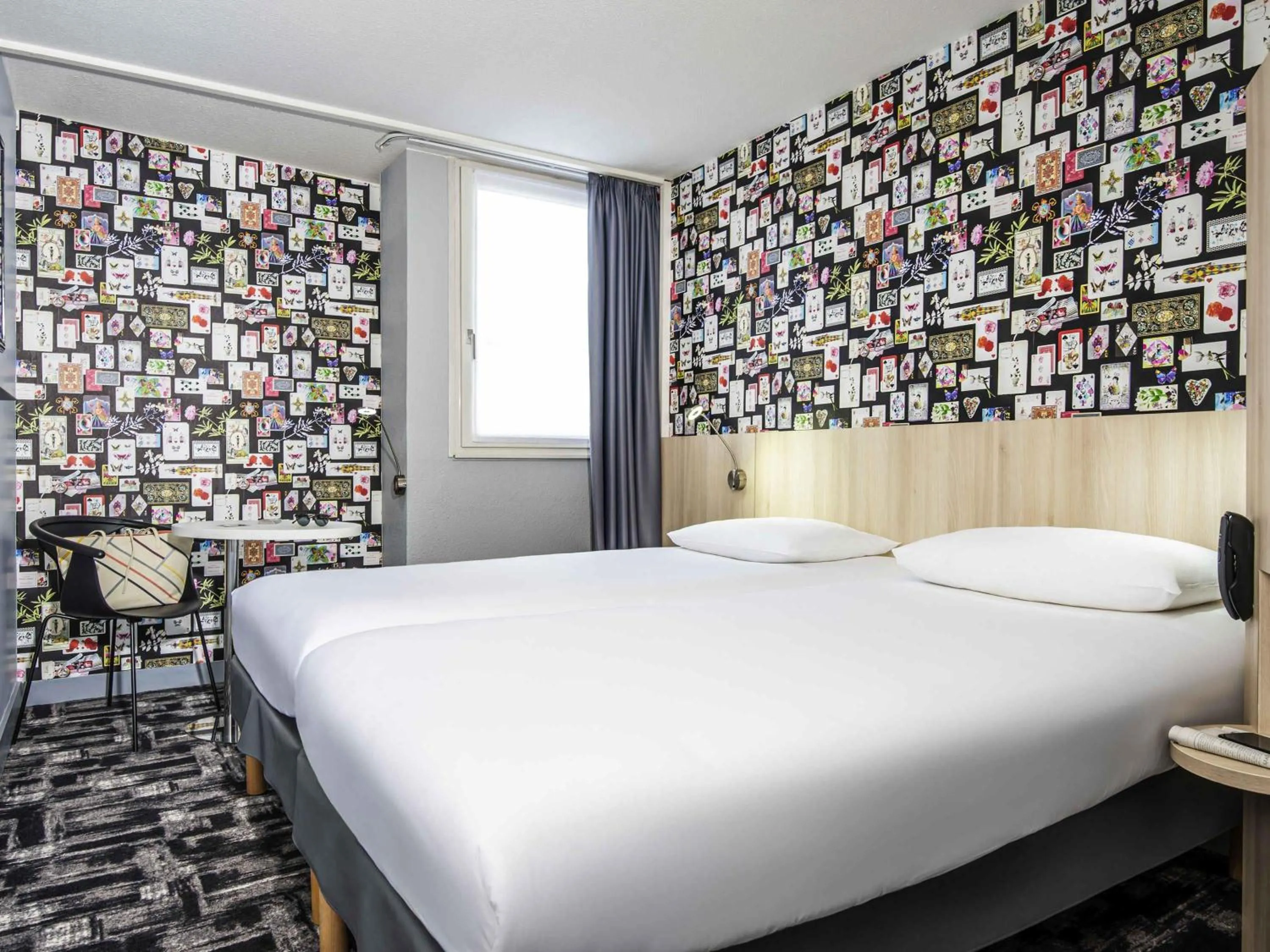 Bedroom, Bed in Ibis Styles Reims Centre