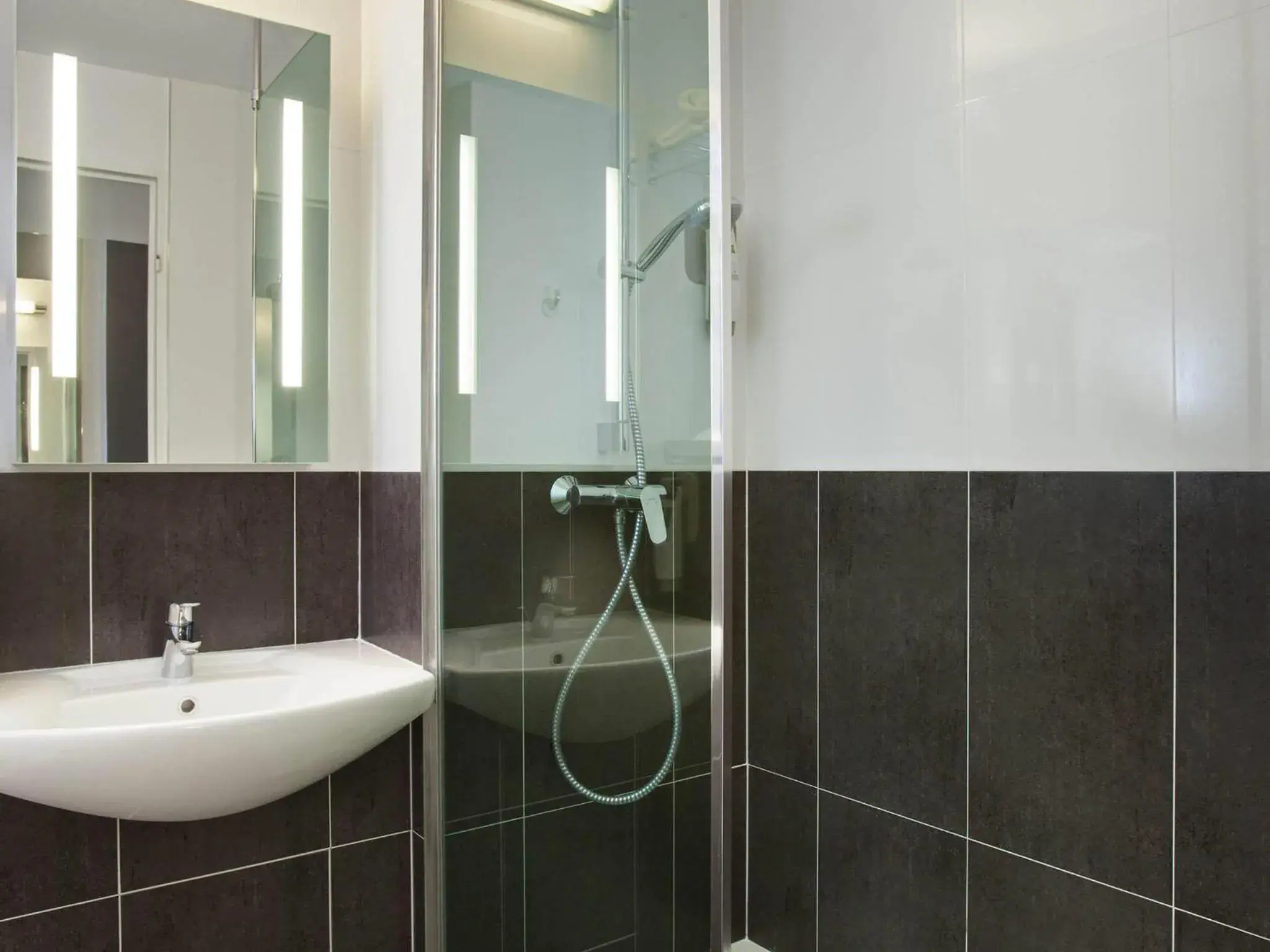 Bedroom in Ibis Styles Reims Centre Bedroom in Ibis Styles Reims Centre