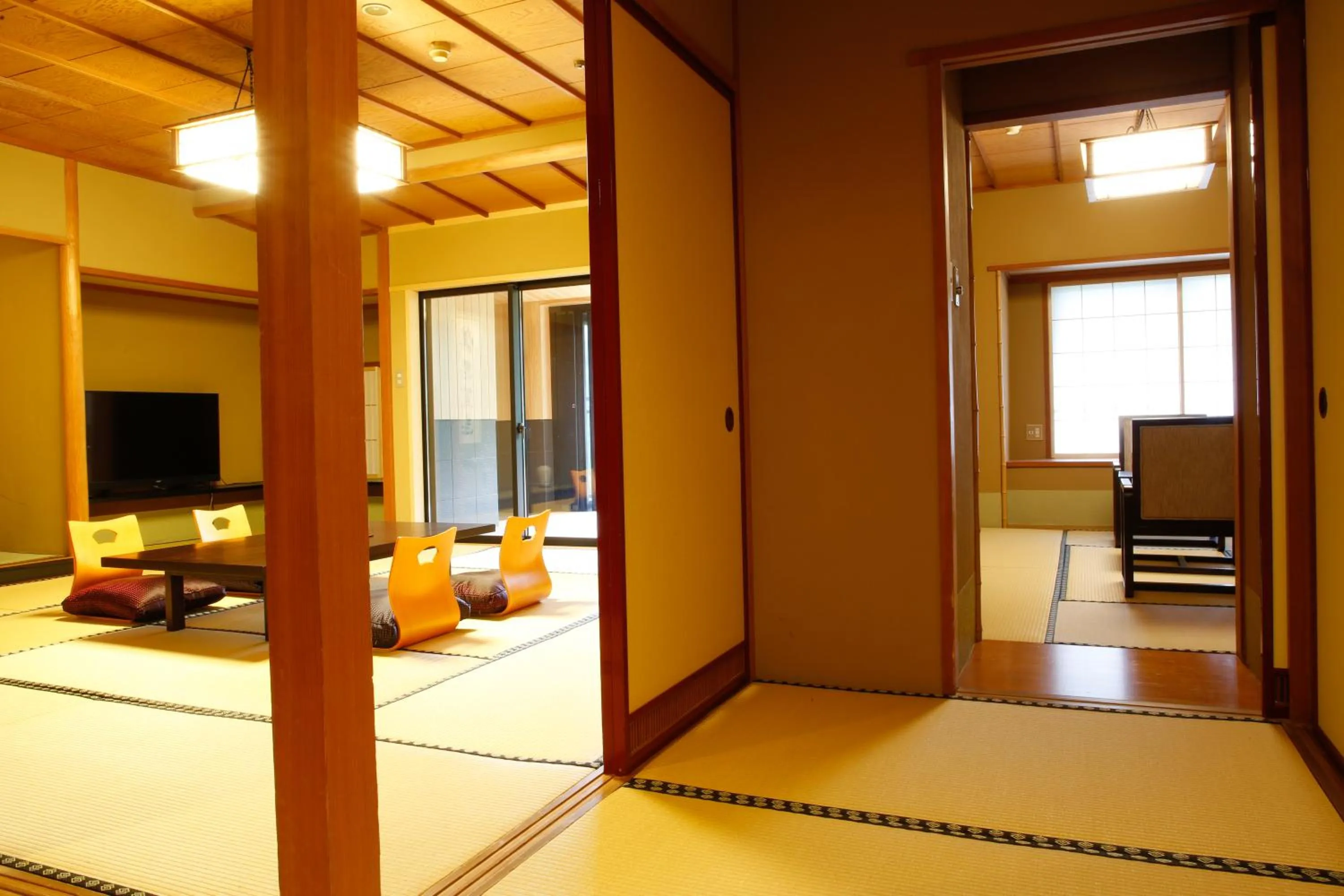 Photo of the whole room, Bed in Yamanaka Onsen Hanatsubaki