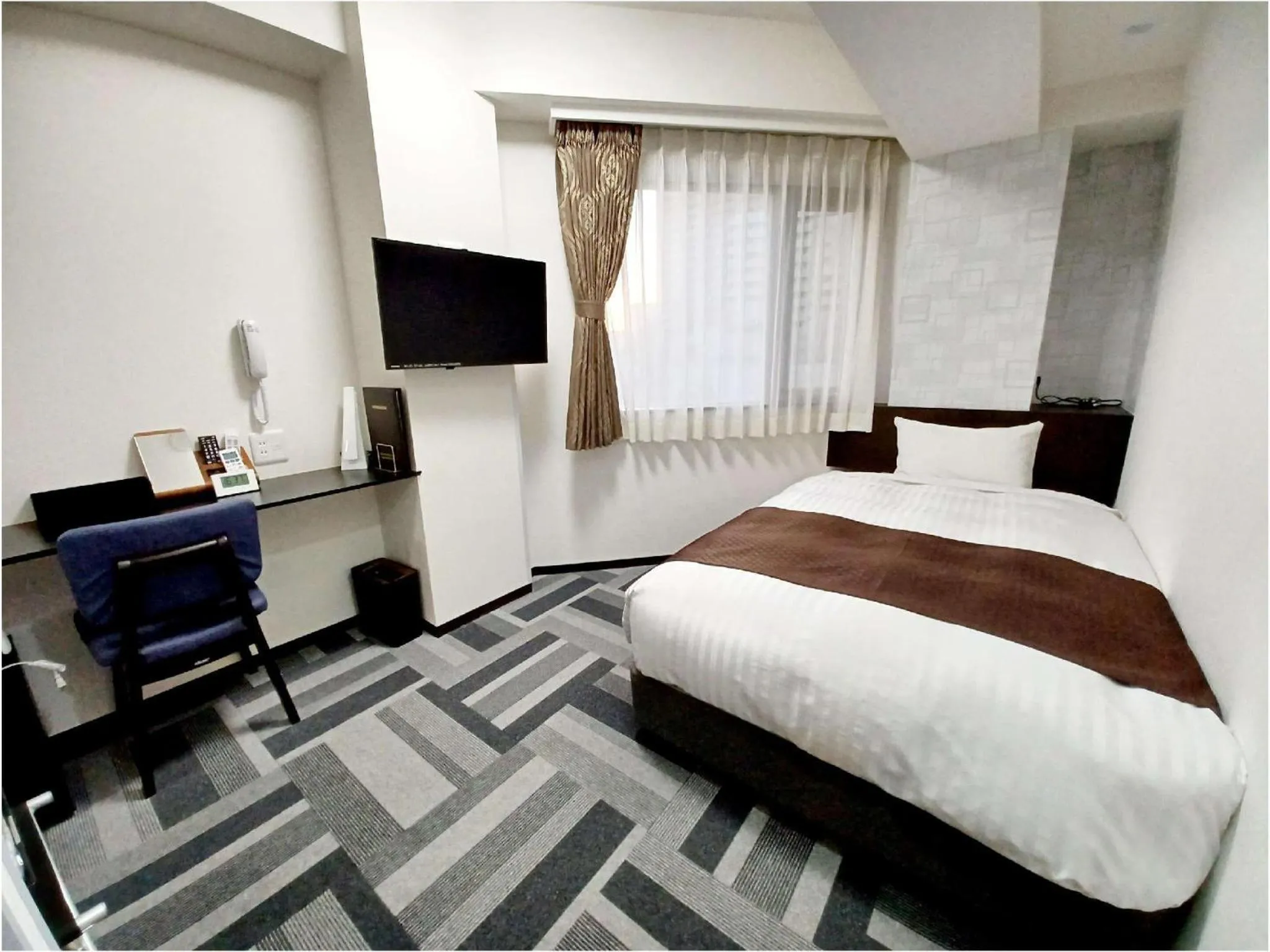 Bed in Akasaka Urban Hotel Annex