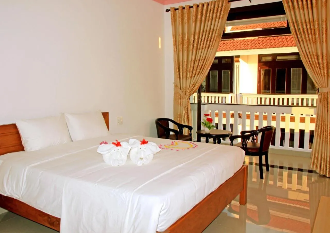 Photo of the whole room, Bed in Green Island Villa Hoi An