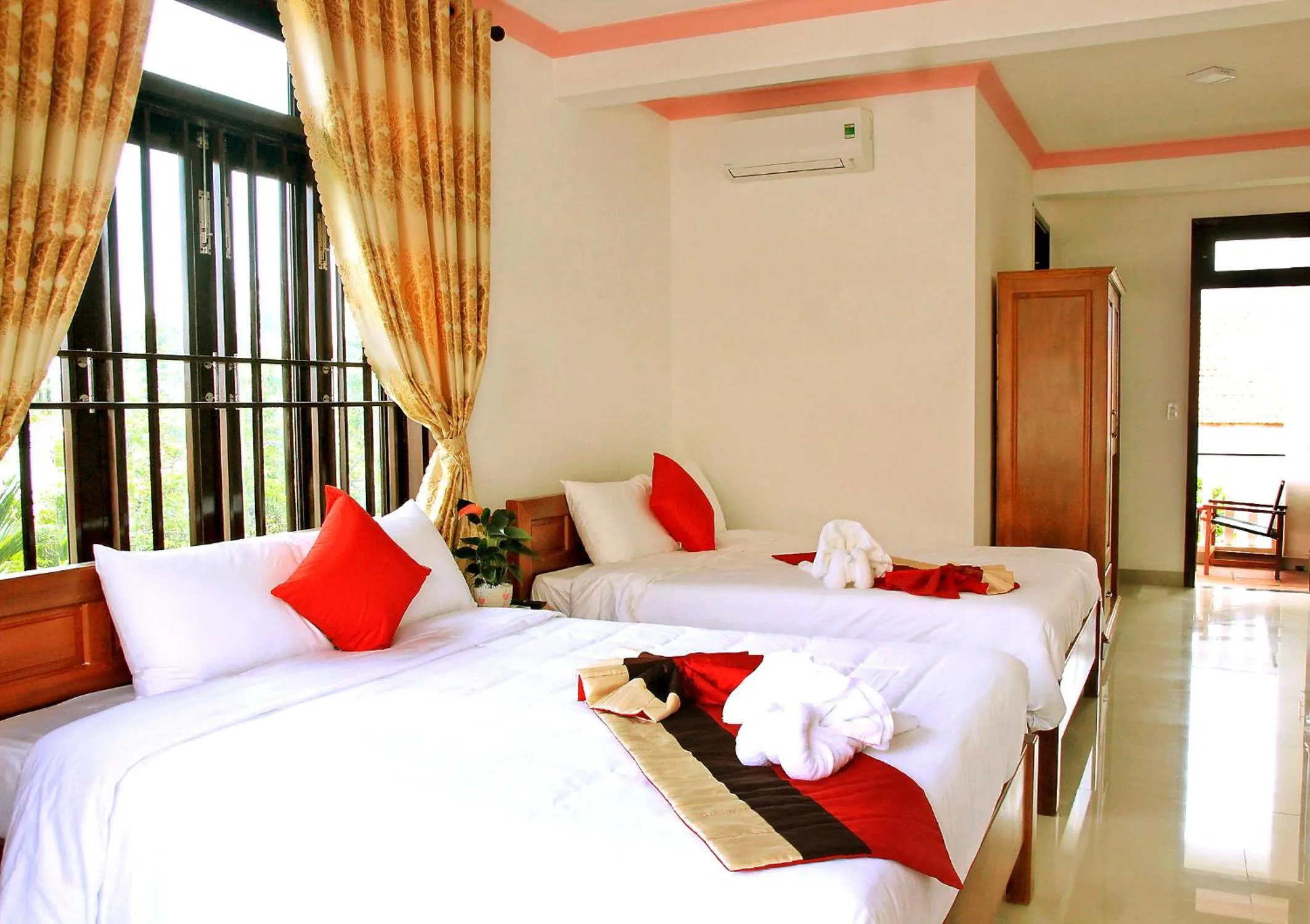 Bed in Green Island Villa Hoi An