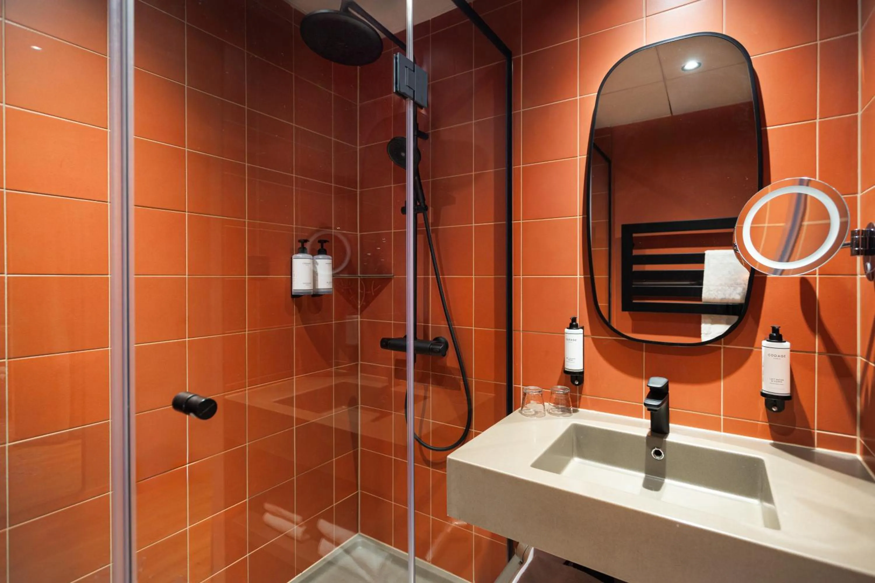 Shower in Hotel L'Europe Colmar, BW Signature Collection