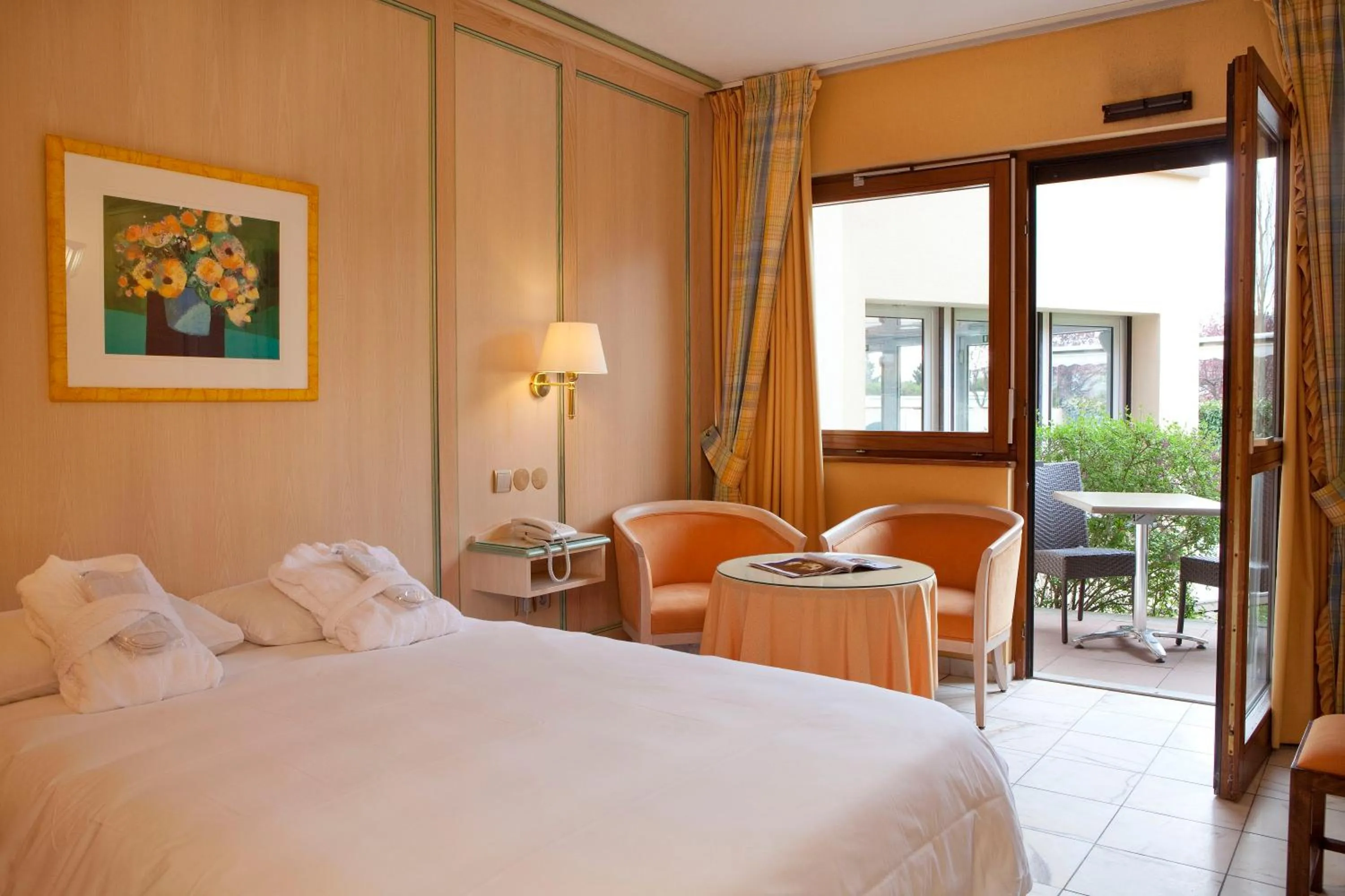 Bedroom, Bed in Hotel L'Europe Colmar, BW Signature Collection