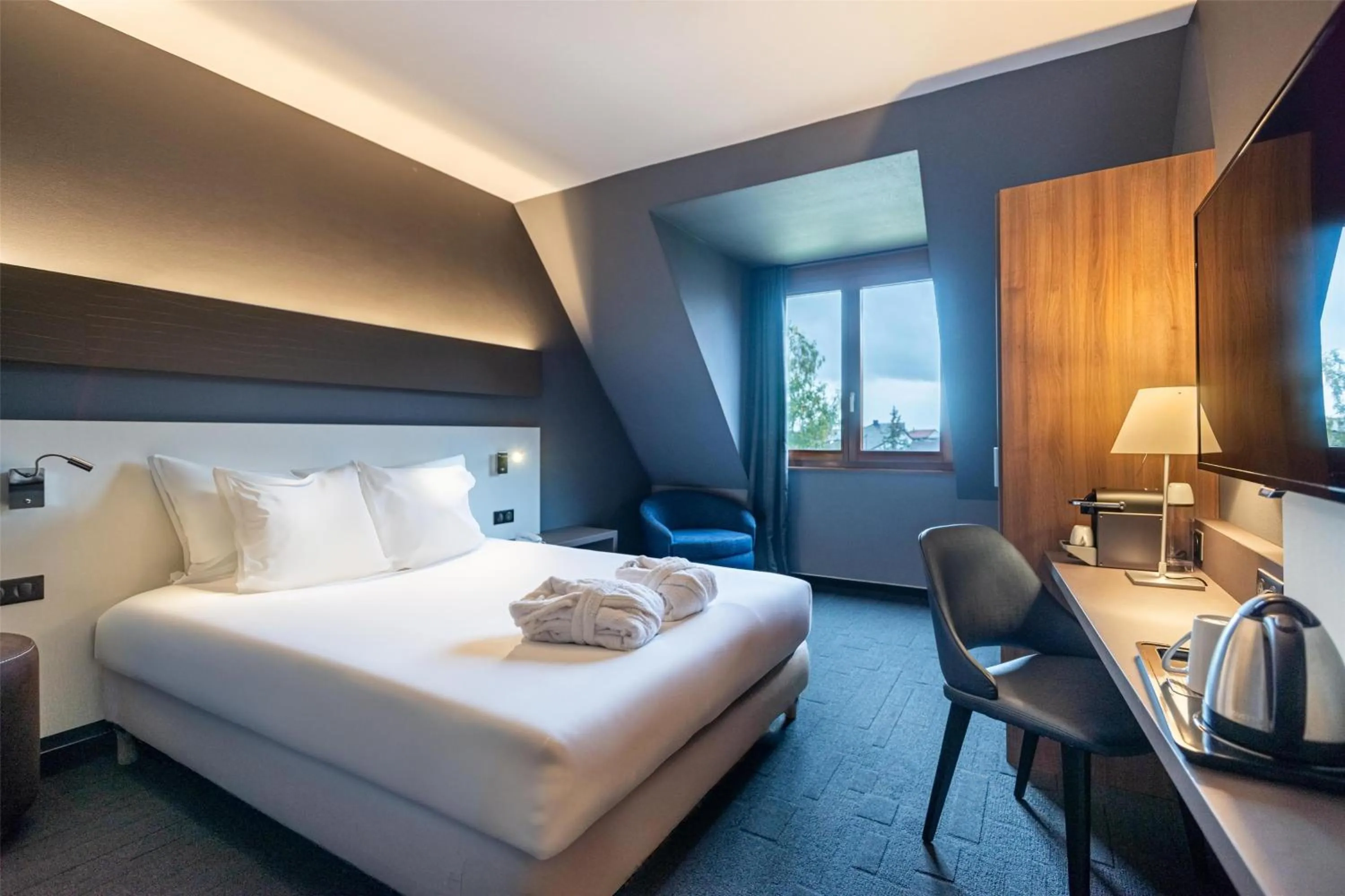 Bedroom, Bed in Hotel L'Europe Colmar, BW Signature Collection