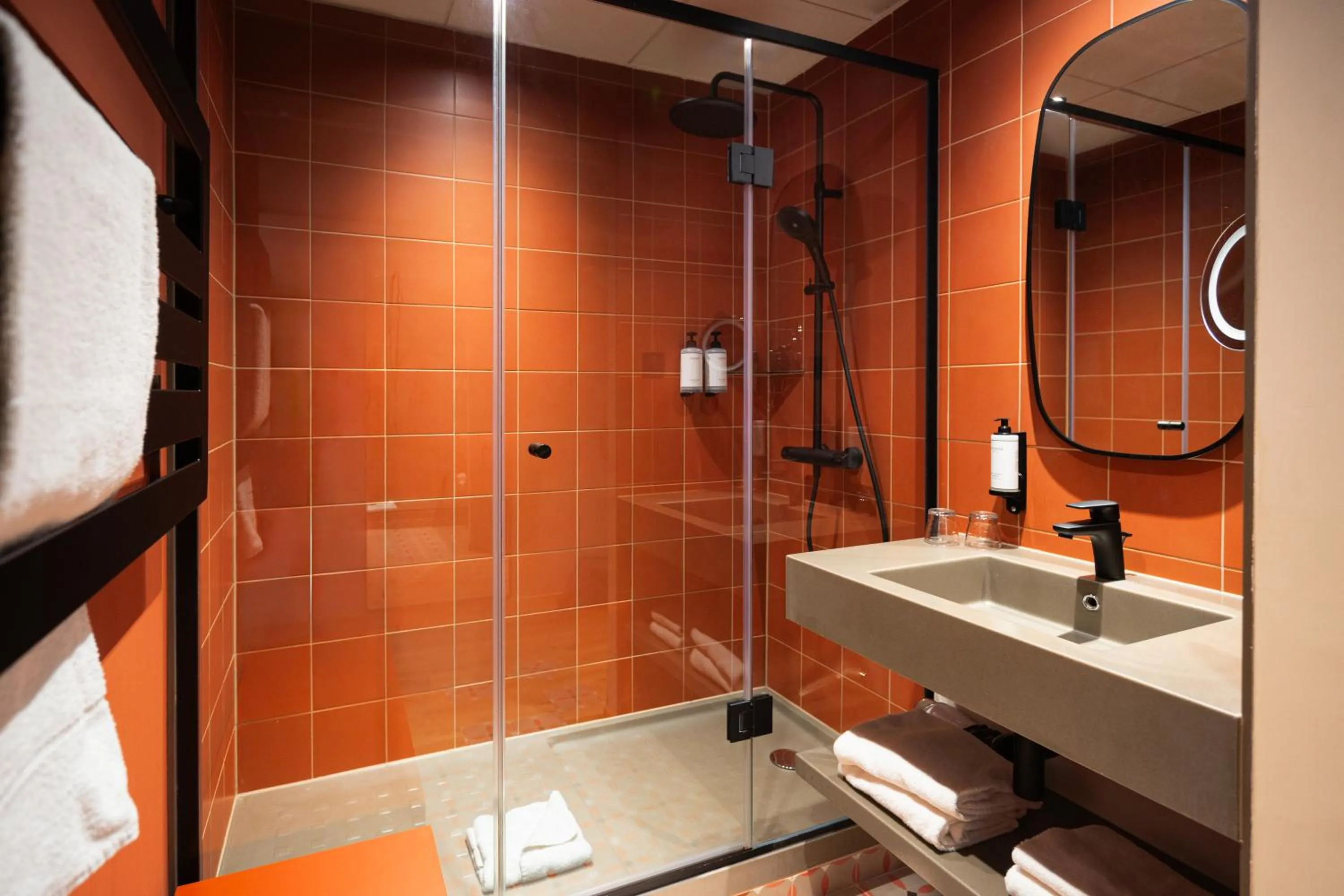 Shower in Hotel L'Europe Colmar, BW Signature Collection