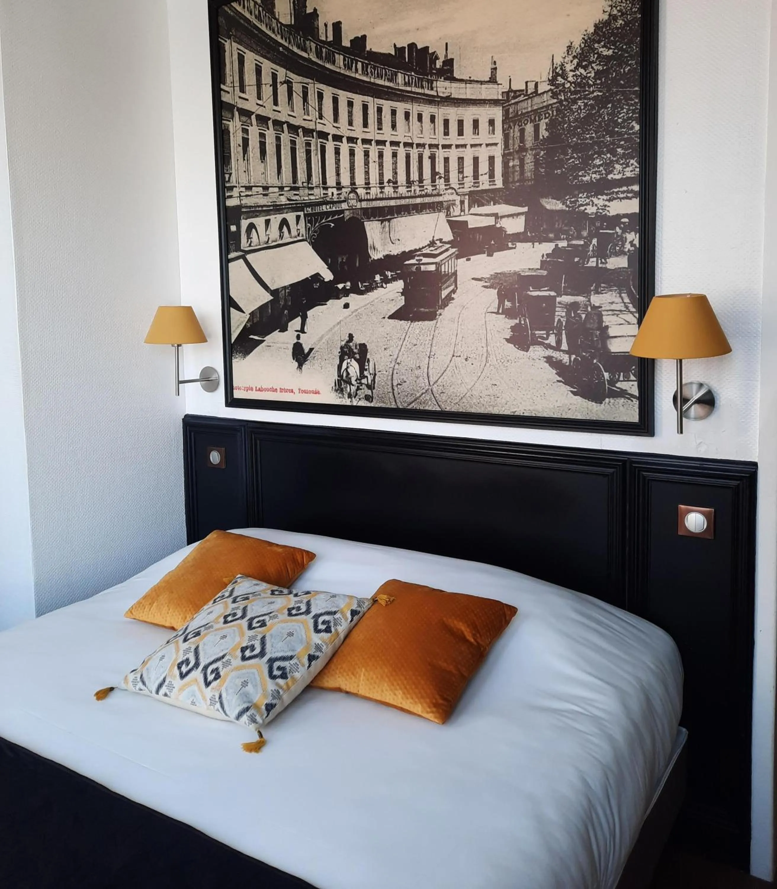 Bedroom, Bed in Hôtel de France