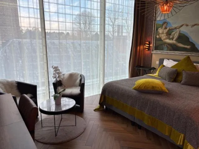 Seating area, Bed in Art Of Dreams Deluxe 4 stars