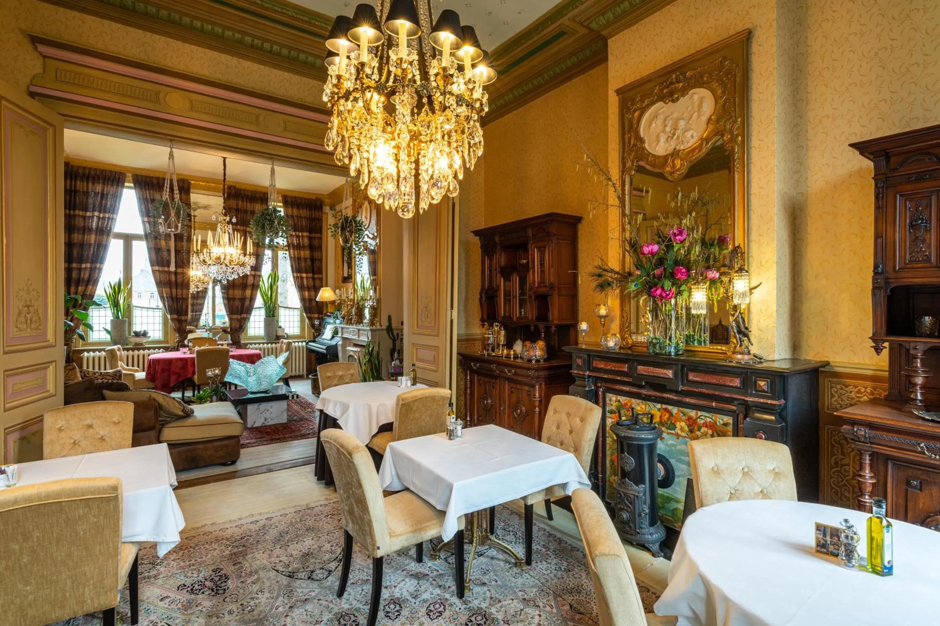 Restaurant/places to eat in Art Of Dreams Deluxe 4 stars