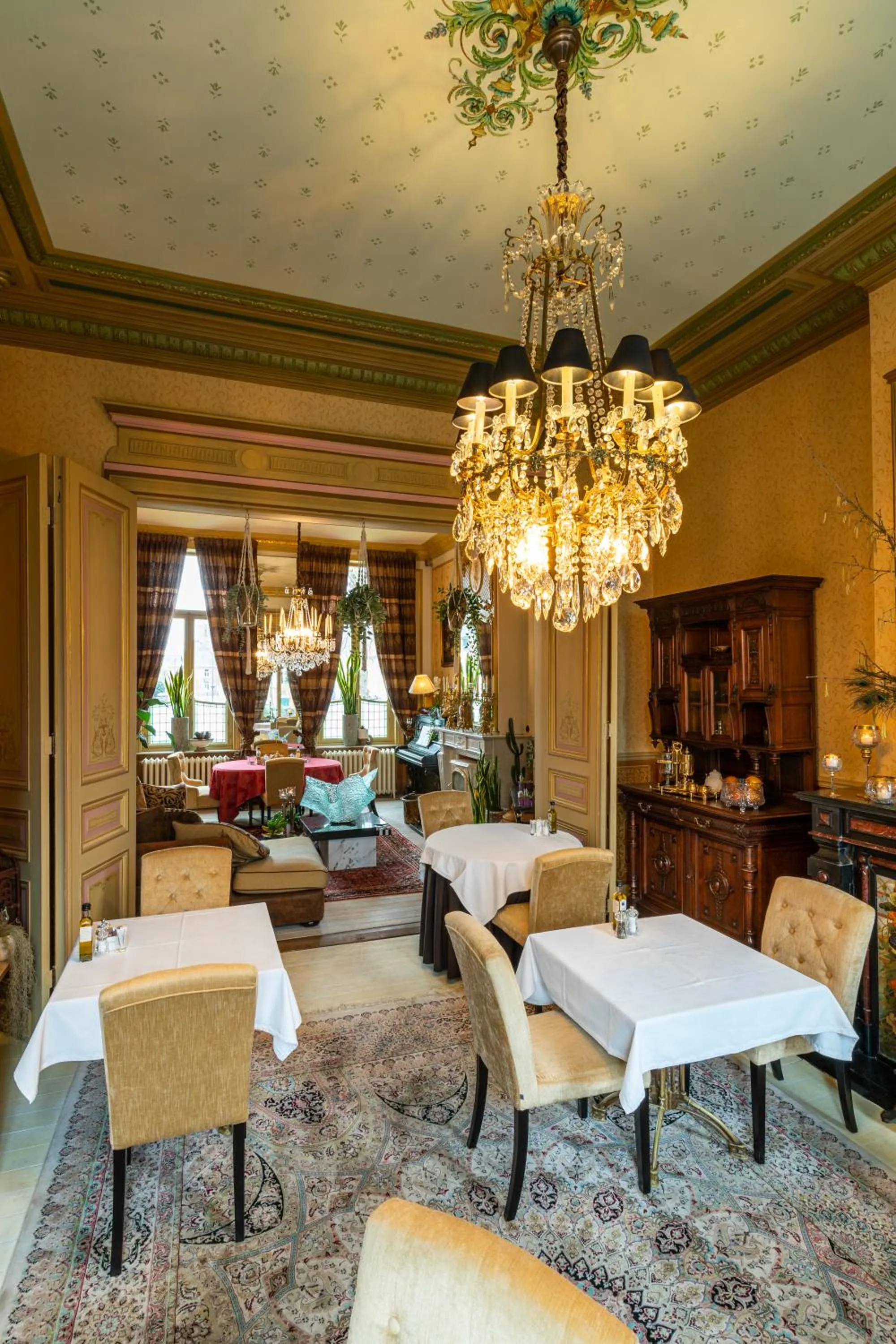 Restaurant/places to eat in Art Of Dreams Deluxe 4 stars