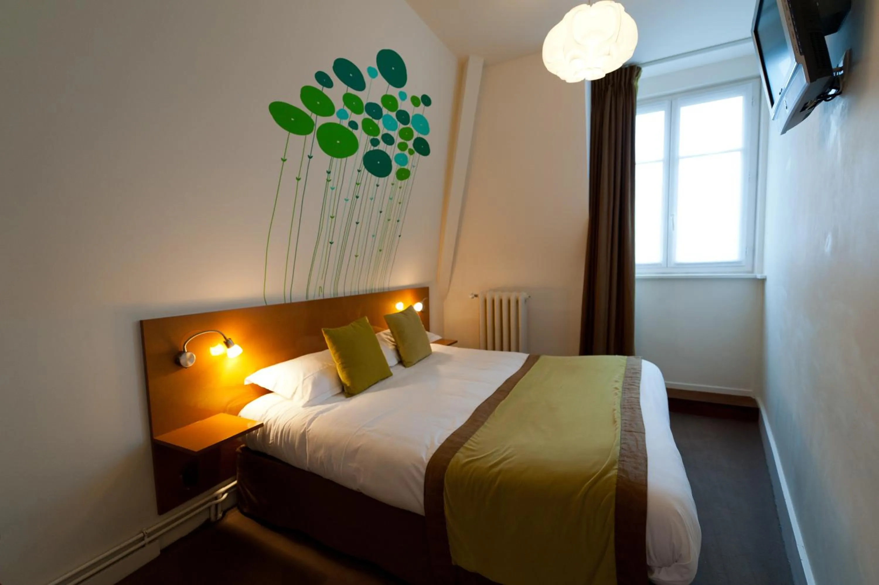 Photo of the whole room, Bed in The Originals Boutique, Hôtel Ô Gayot, Bagnoles-de-l'Orne