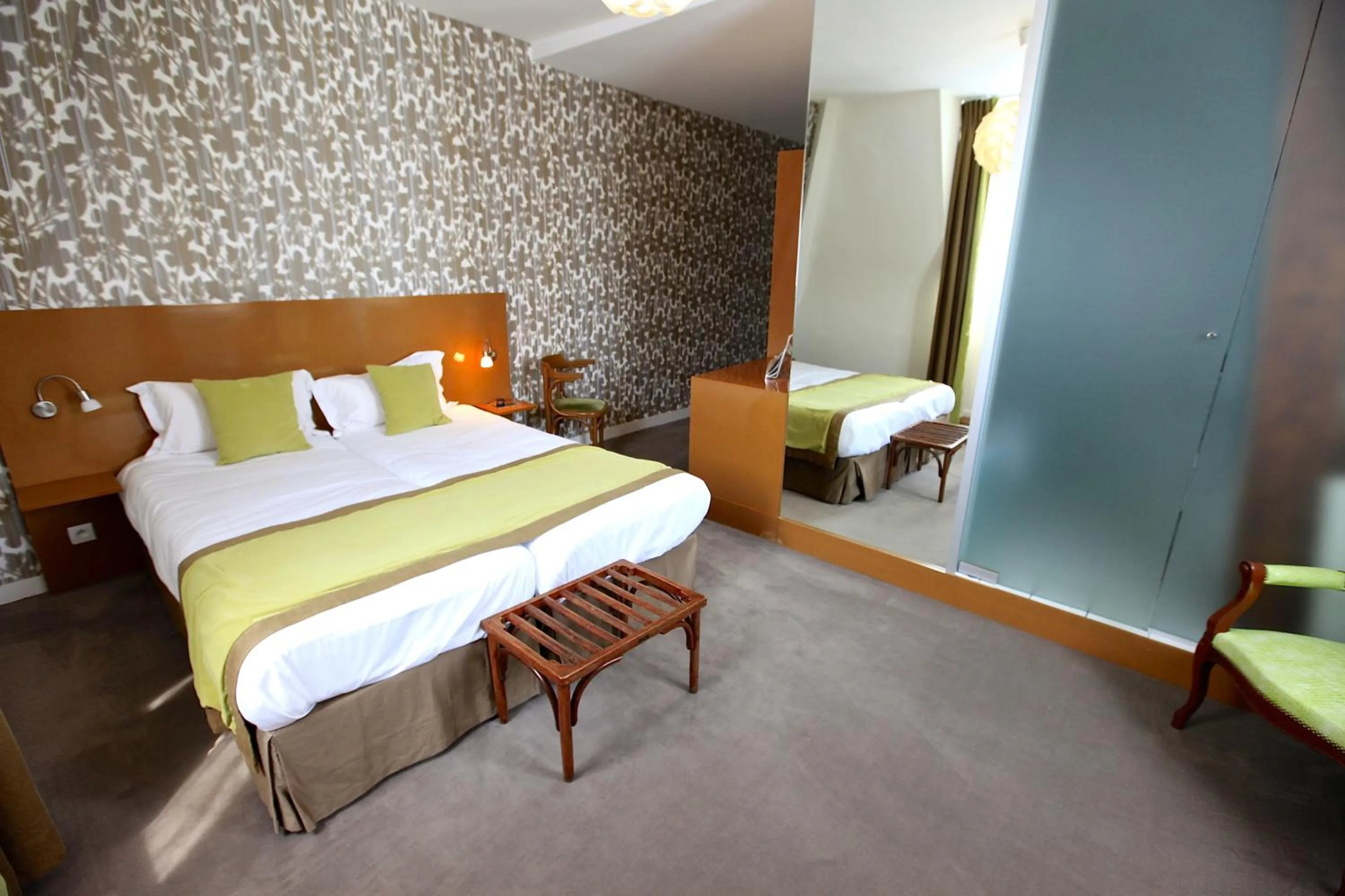 Bedroom, Bed in The Originals Boutique, Hôtel Ô Gayot, Bagnoles-de-l'Orne