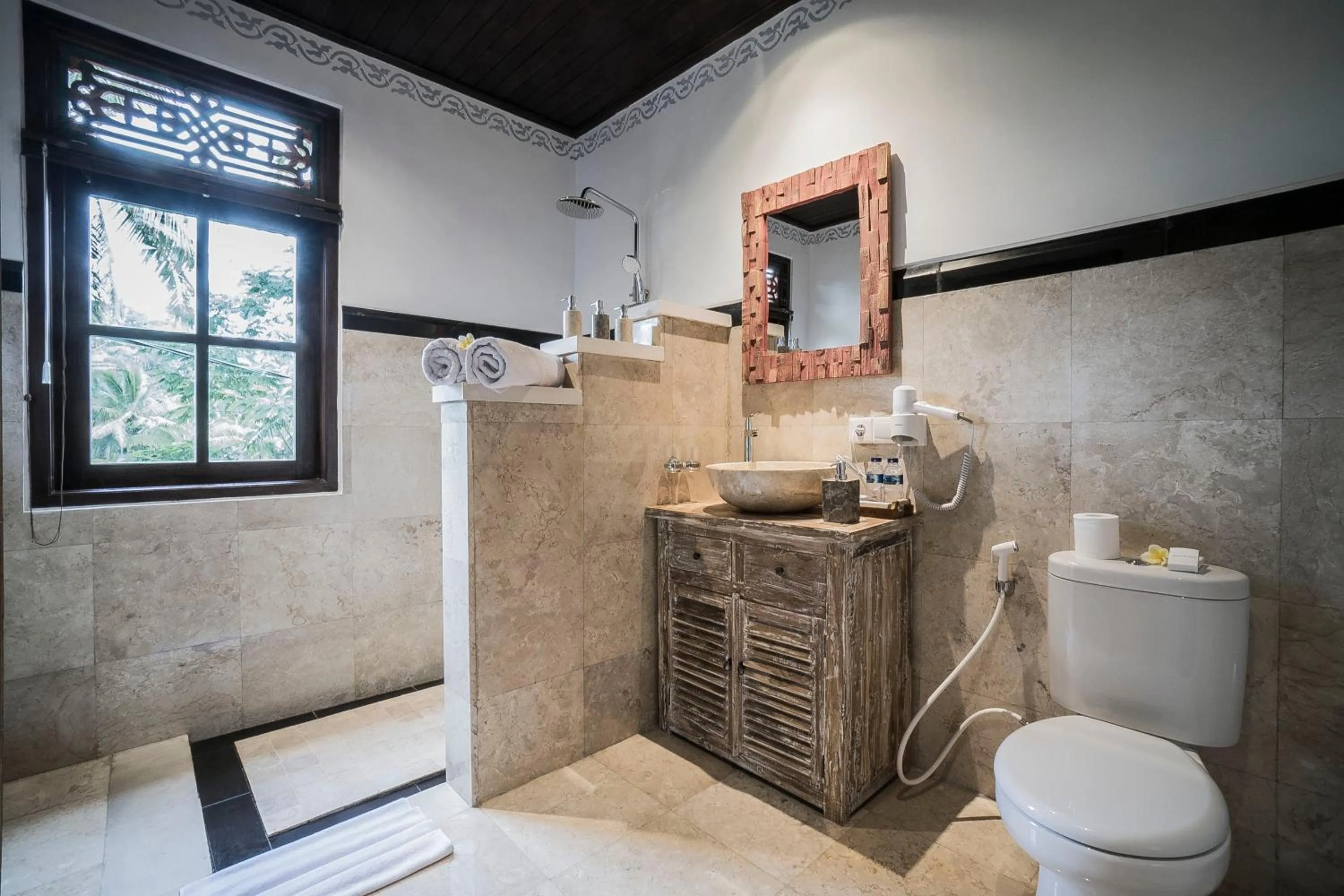 Bathroom in Villa Tanah Carik by Mahaputra